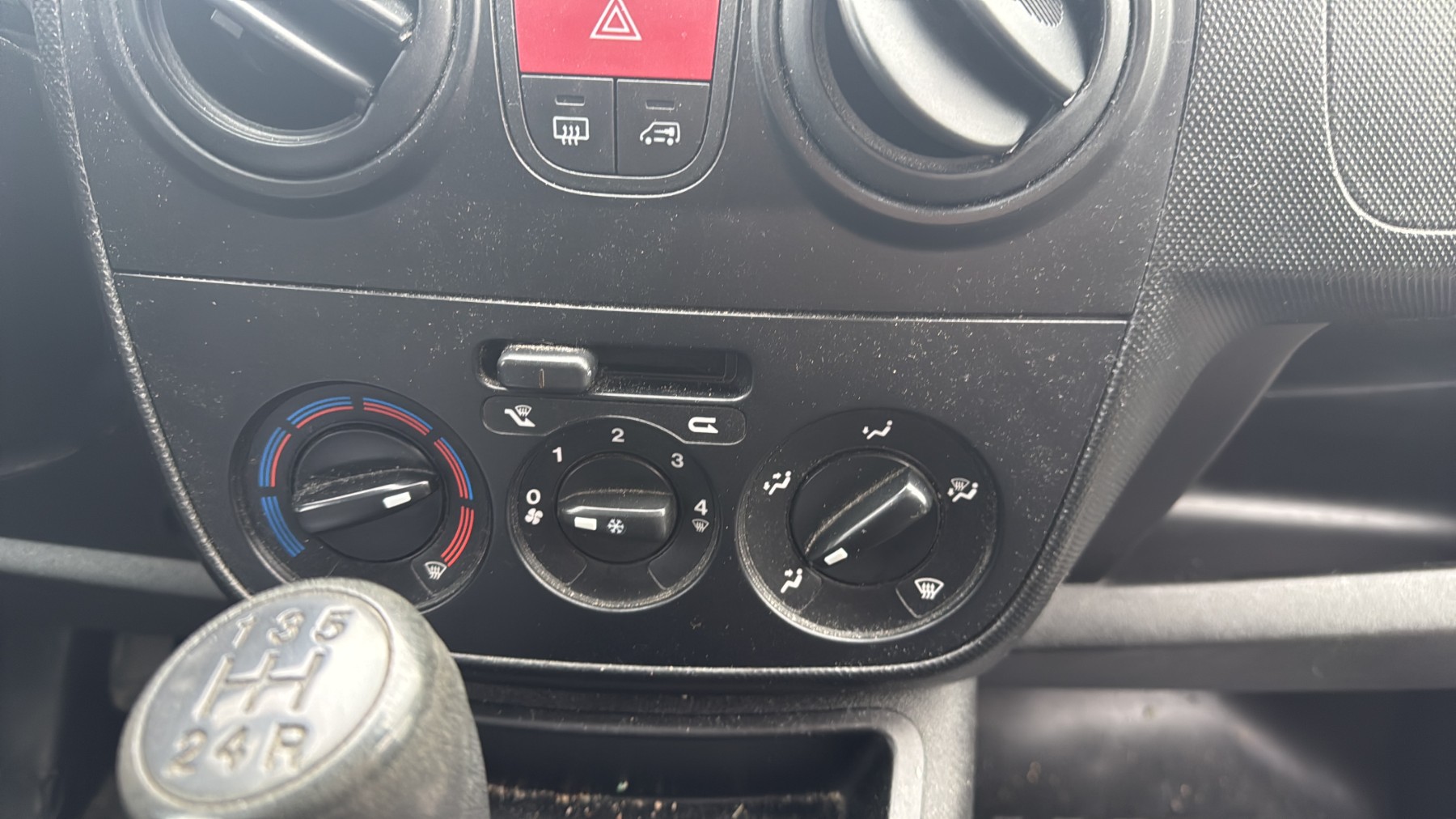 Optique avant principal droit (feux)(phare) pour PEUGEOT BIPPER Optique avant principal droit (feux)(phare) pour PEUGEOT BIPPER