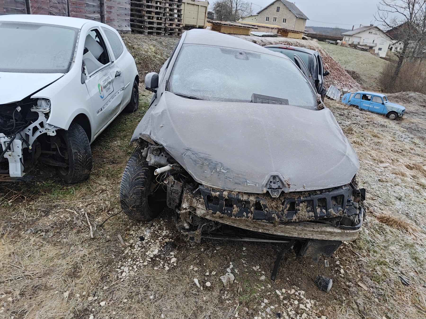 Vitre avant gauche pour RENAULT MEGANE 3 PHASE 1 Vitre avant gauche pour RENAULT MEGANE 3 PHASE 1
