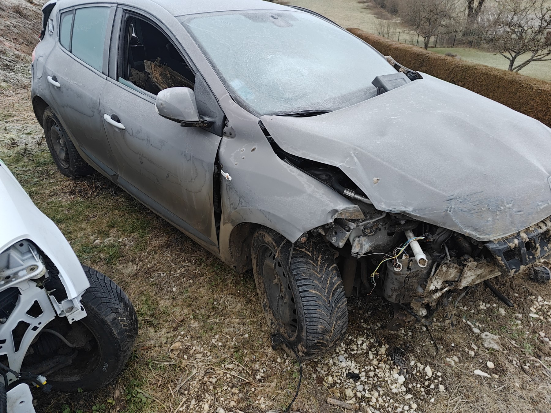 Vitre avant gauche pour RENAULT MEGANE 3 PHASE 1 Vitre avant gauche pour RENAULT MEGANE 3 PHASE 1