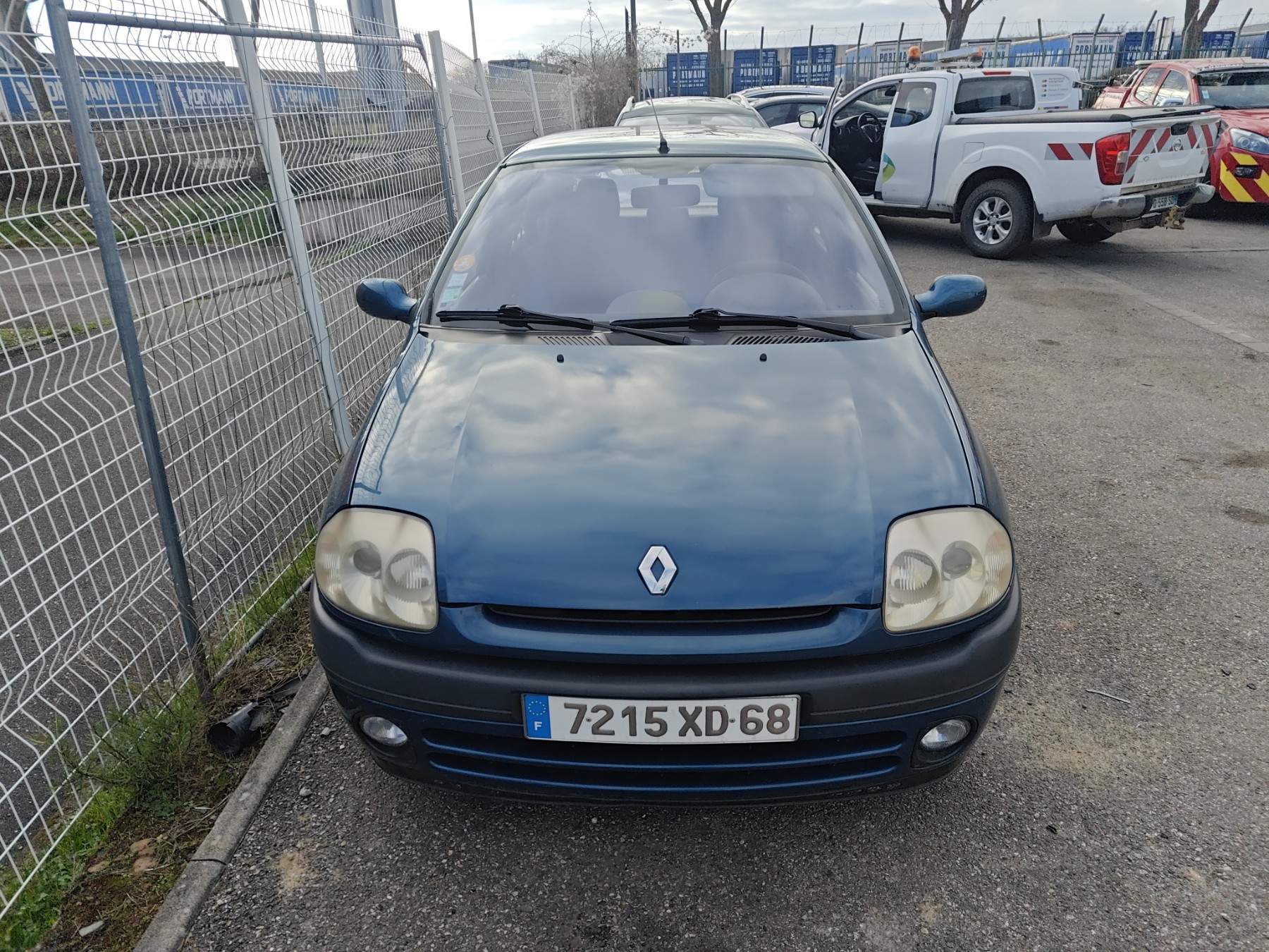 Calandre pour RENAULT CLIO 2 PHASE 1 Calandre pour RENAULT CLIO 2 PHASE 1