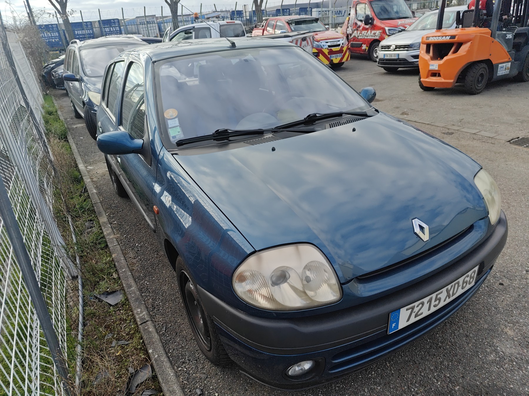 Calandre pour RENAULT CLIO 2 PHASE 1 Calandre pour RENAULT CLIO 2 PHASE 1