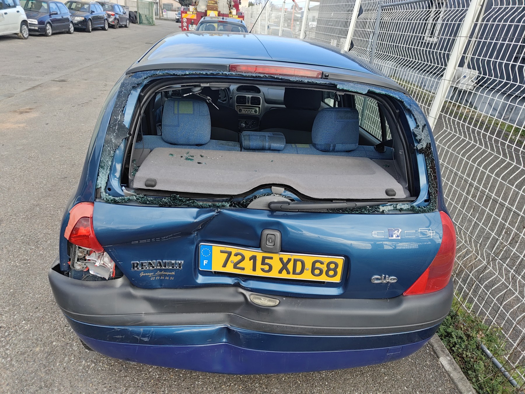 Calandre pour RENAULT CLIO 2 PHASE 1 Calandre pour RENAULT CLIO 2 PHASE 1