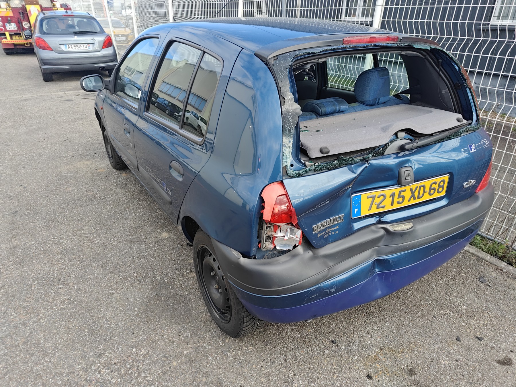 Calandre pour RENAULT CLIO 2 PHASE 1 Calandre pour RENAULT CLIO 2 PHASE 1