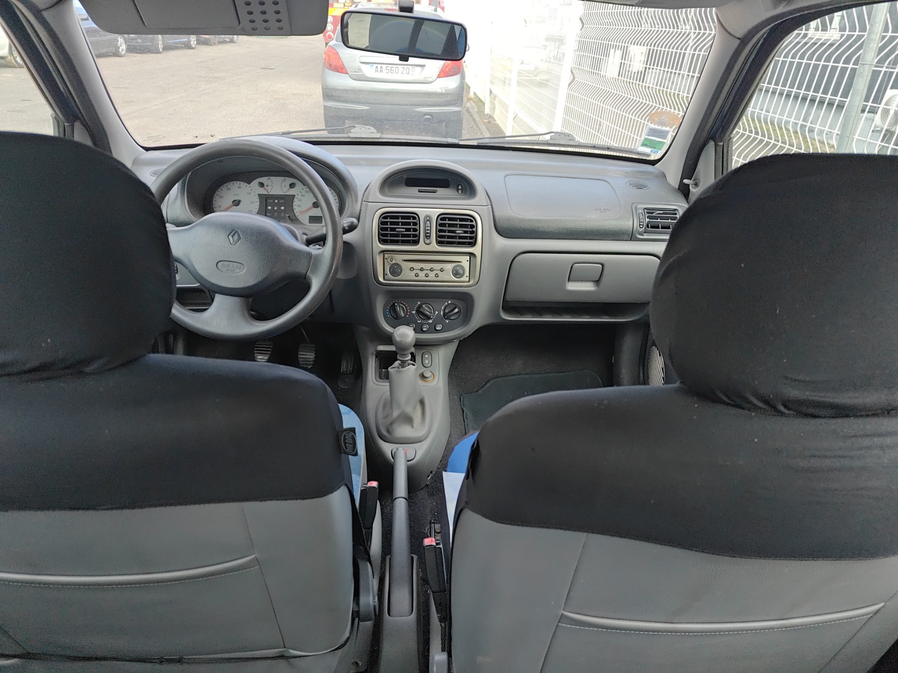 Calandre pour RENAULT CLIO 2 PHASE 1 Calandre pour RENAULT CLIO 2 PHASE 1