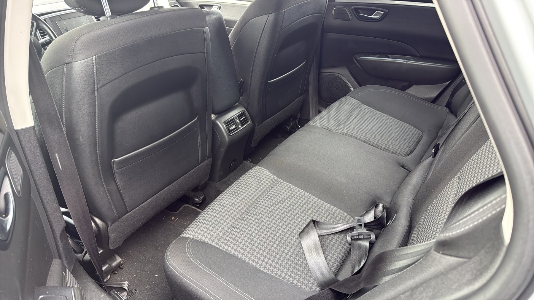 Compresseur clim pour RENAULT TALISMAN BREAK Compresseur clim pour RENAULT TALISMAN BREAK