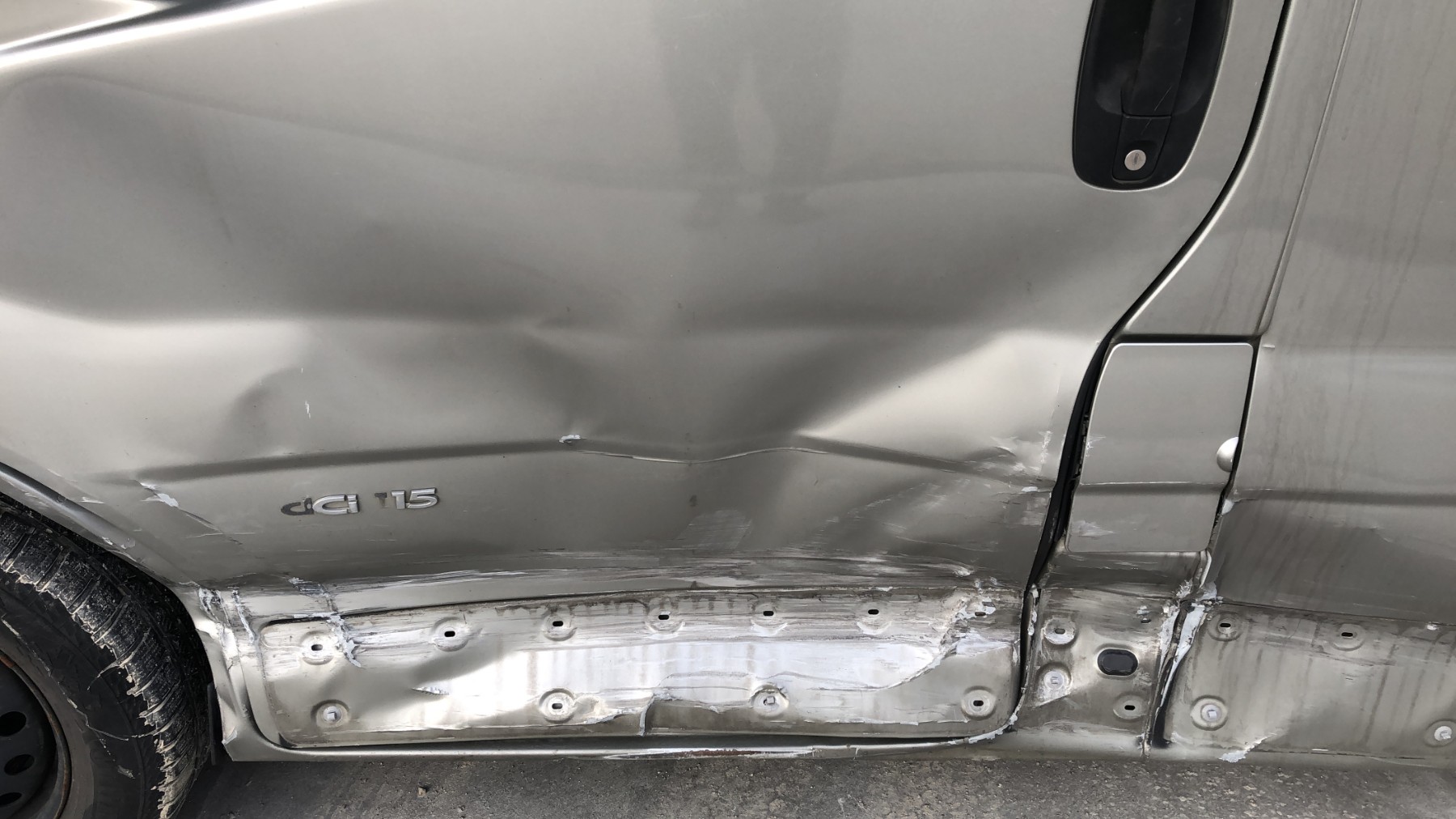 Porte avant droit pour RENAULT TRAFIC 2 PHASE 2 Porte avant droit pour RENAULT TRAFIC 2 PHASE 2