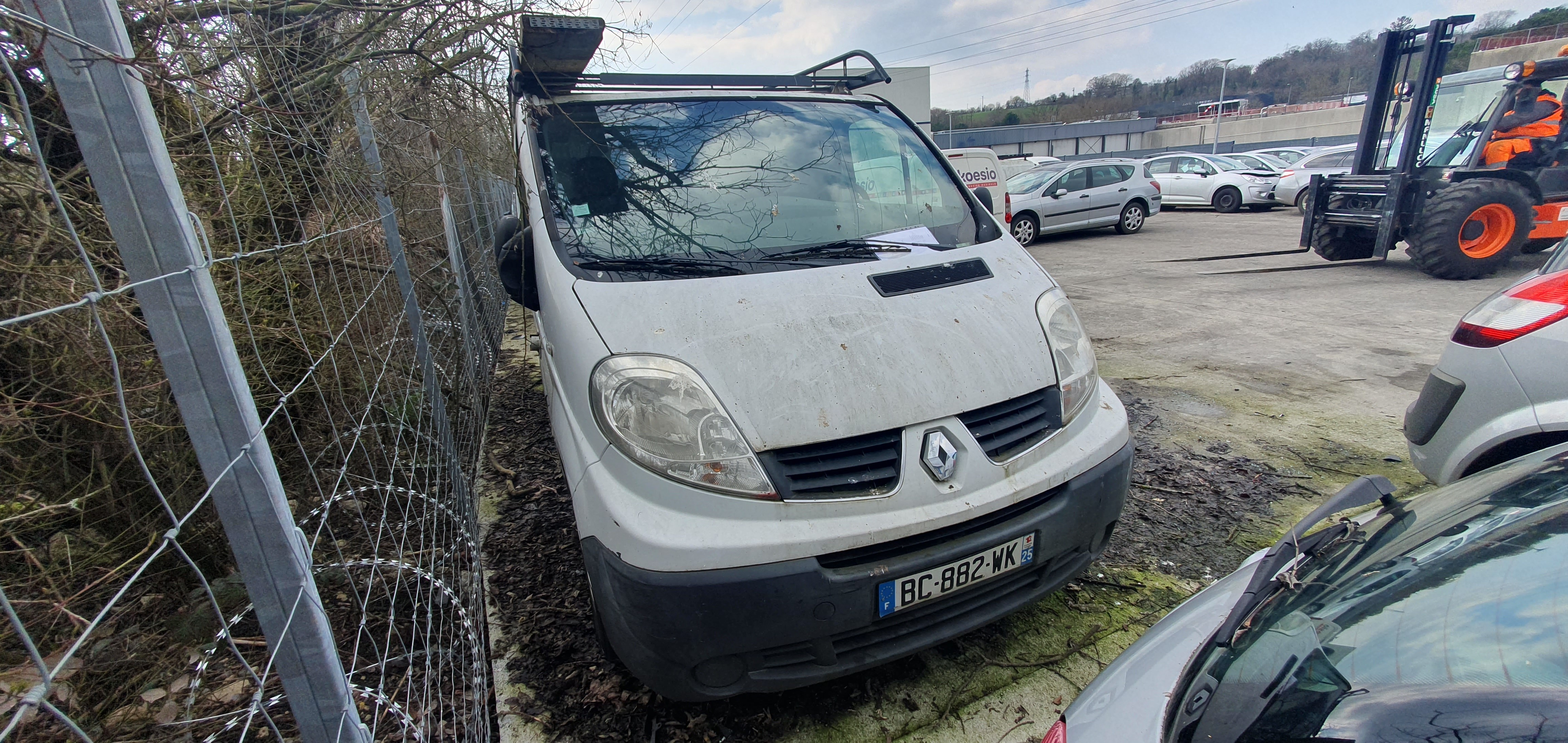 Optique avant principal droit (feux)(phare) pour RENAULT TRAFIC II PHASE 3 FOURGON Optique avant principal droit (feux)(phare) pour RENAULT TRAFIC II PHASE 3 FOURGON