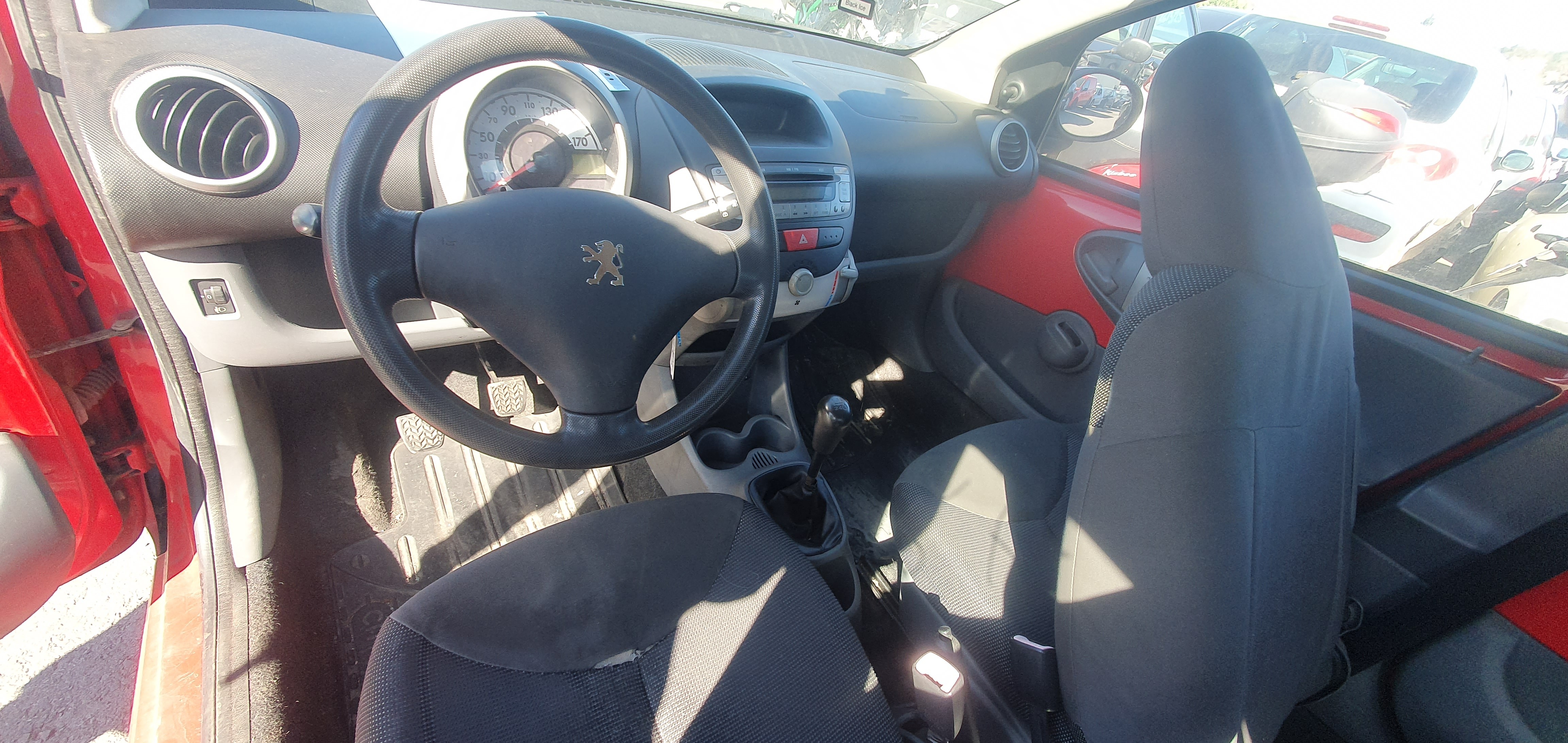 Feu arriere principal droit (feux) pour PEUGEOT 107 PHASE 1 Feu arriere principal droit (feux) pour PEUGEOT 107 PHASE 1