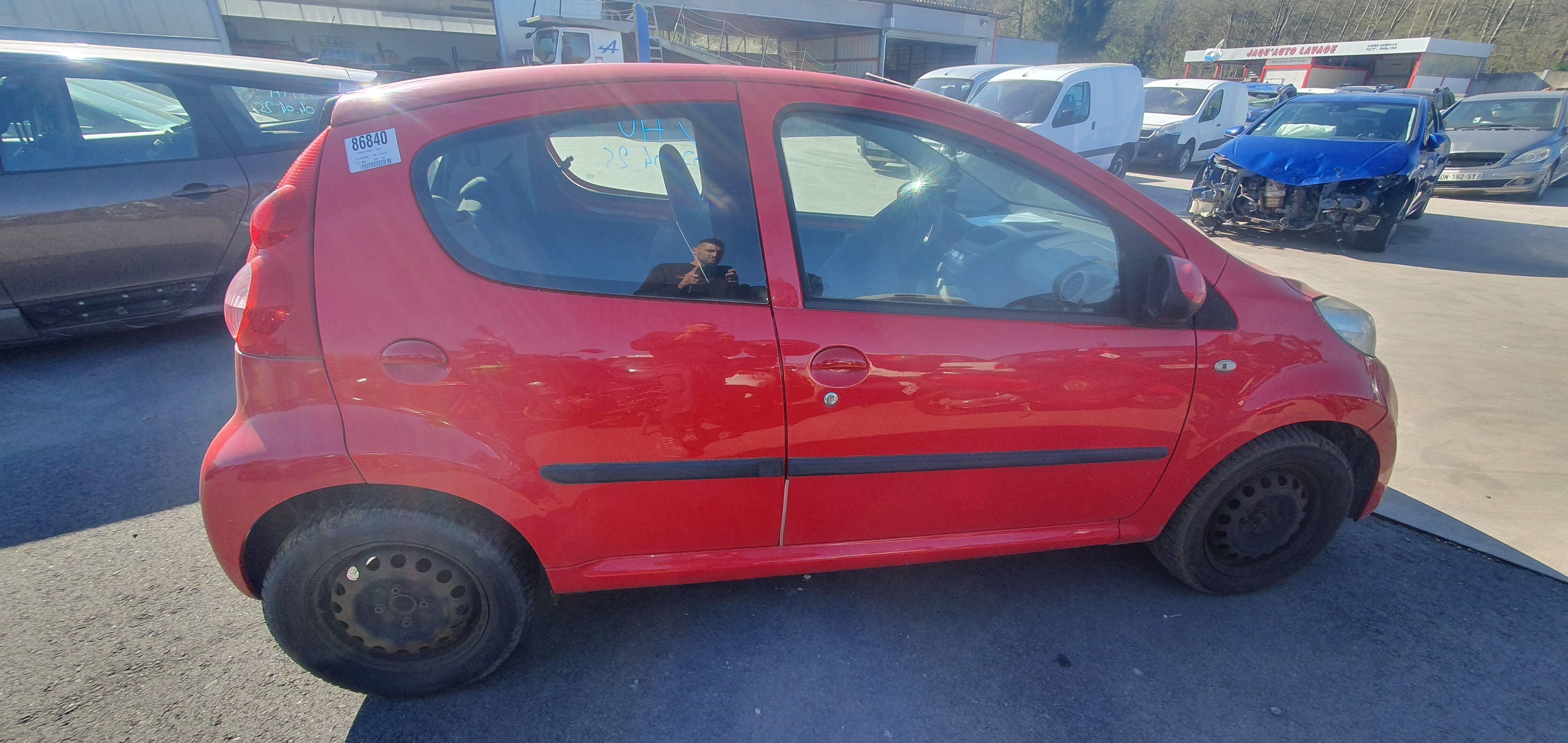 Feu arriere principal droit (feux) pour PEUGEOT 107 PHASE 1 Feu arriere principal droit (feux) pour PEUGEOT 107 PHASE 1