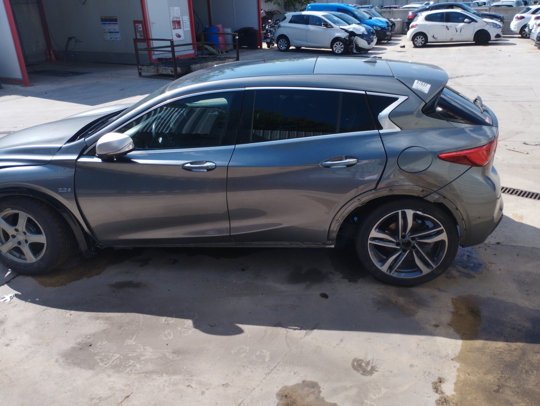 Facade autoradio pour INFINITI Q30 Facade autoradio pour INFINITI Q30