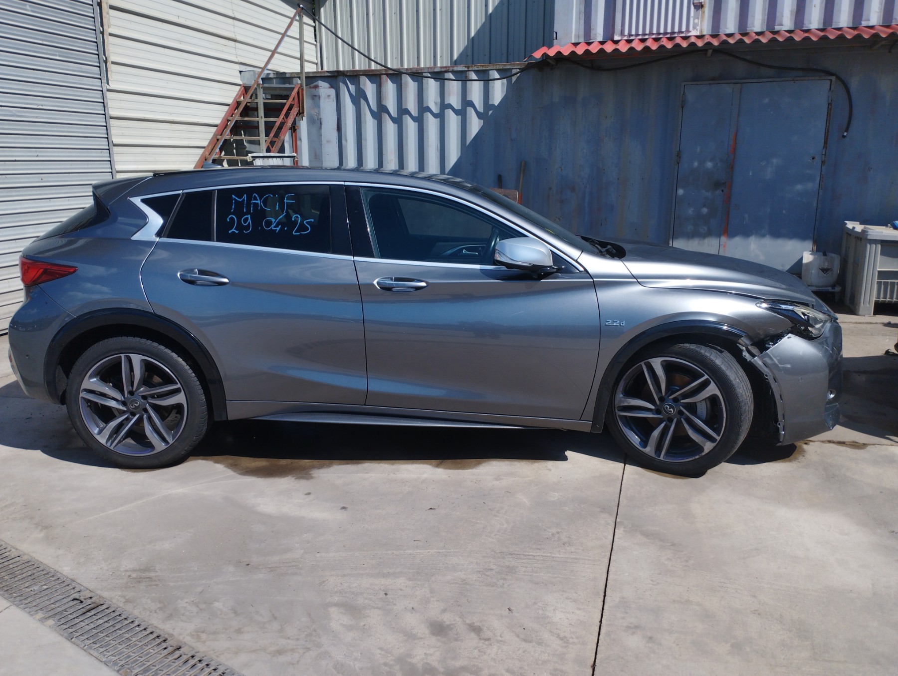 Facade autoradio pour INFINITI Q30 Facade autoradio pour INFINITI Q30