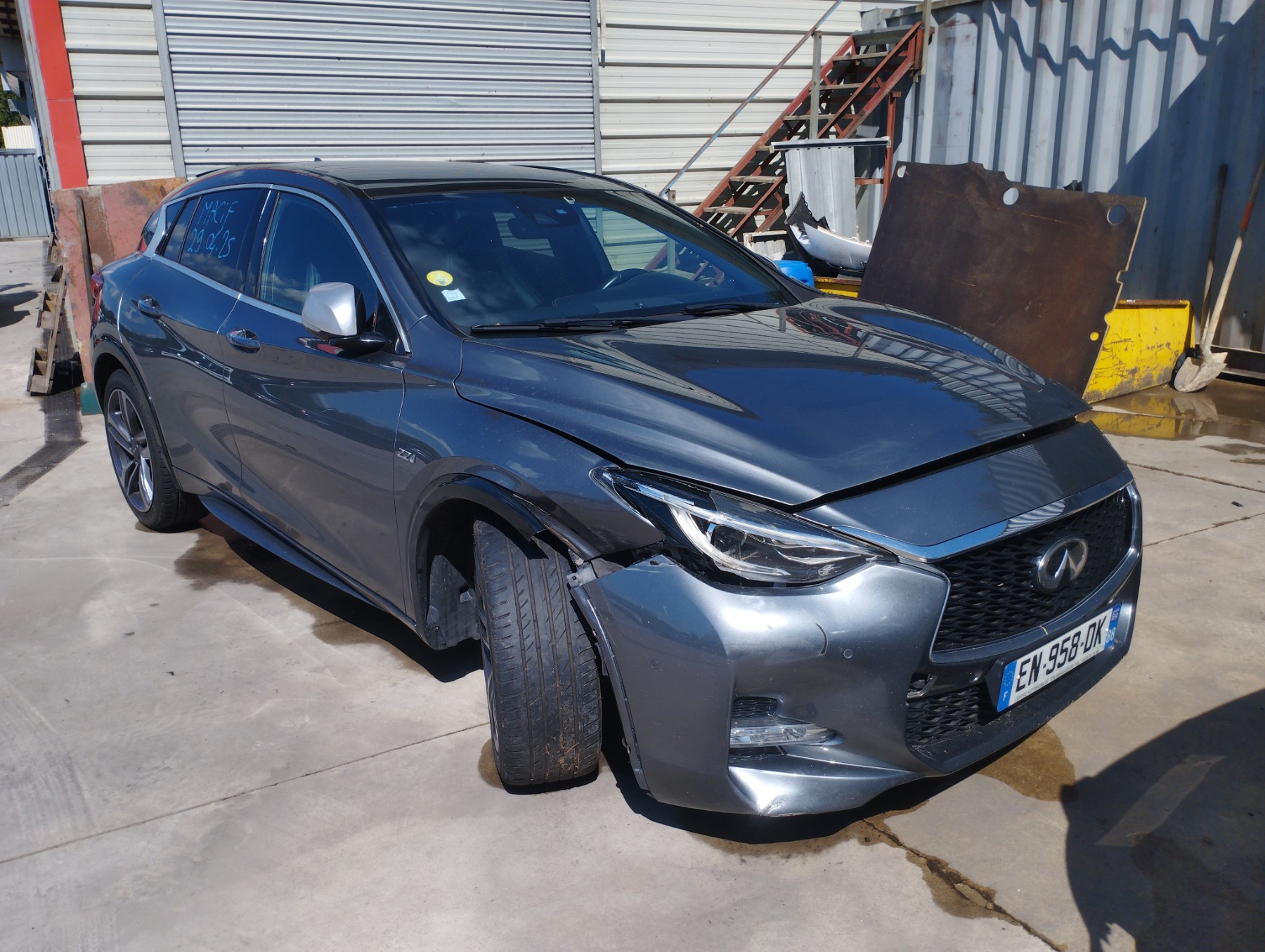 Facade autoradio pour INFINITI Q30 Facade autoradio pour INFINITI Q30