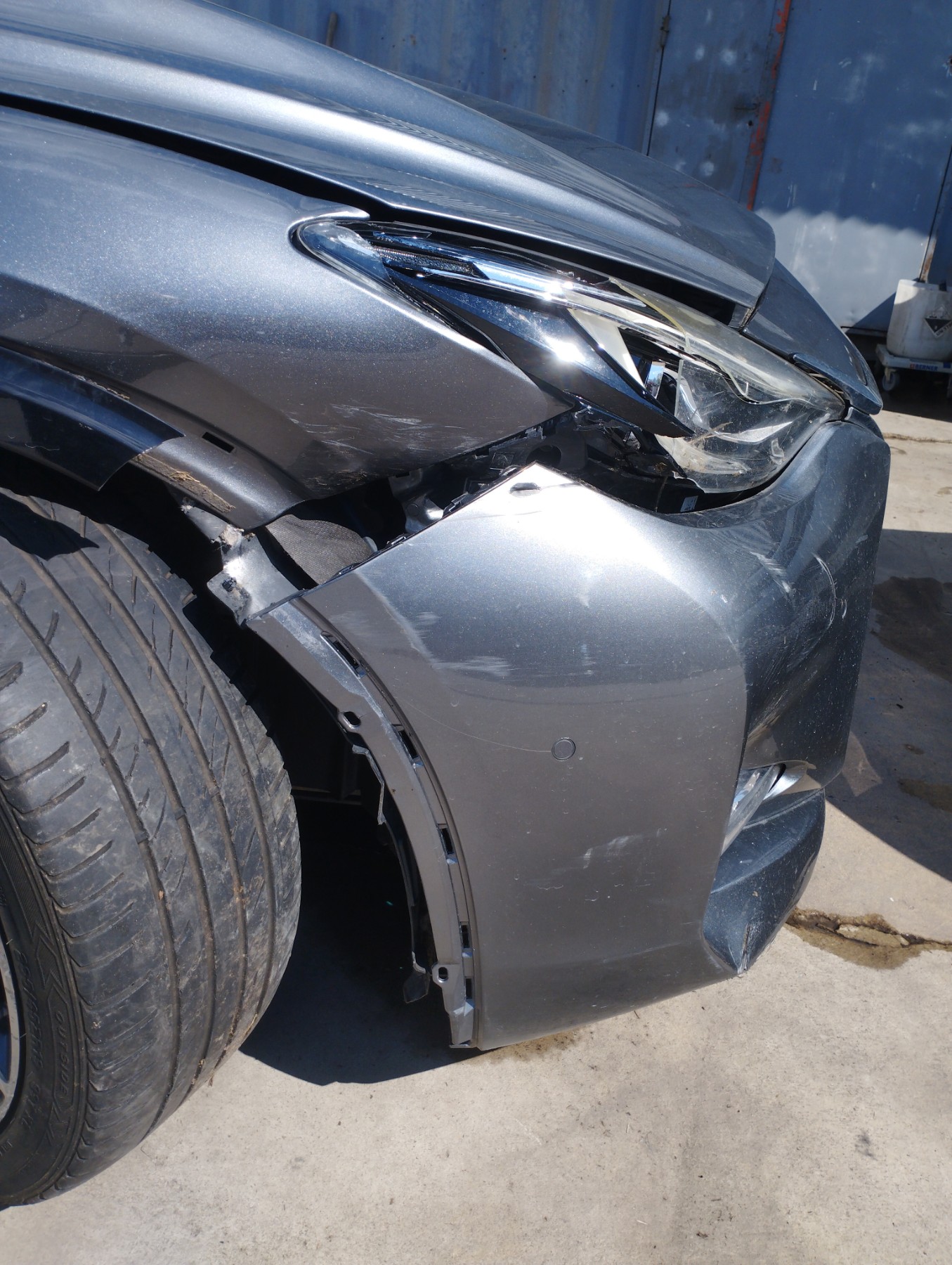 Facade autoradio pour INFINITI Q30 Facade autoradio pour INFINITI Q30