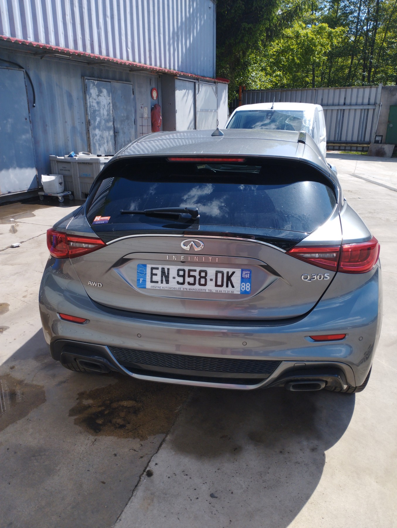 Facade autoradio pour INFINITI Q30 Facade autoradio pour INFINITI Q30