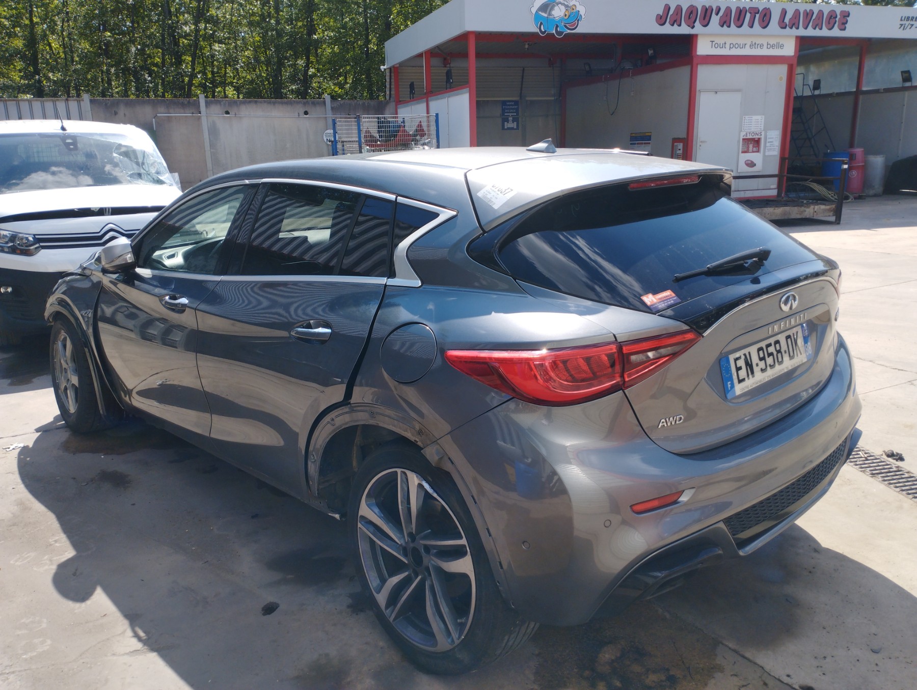 Facade autoradio pour INFINITI Q30 Facade autoradio pour INFINITI Q30
