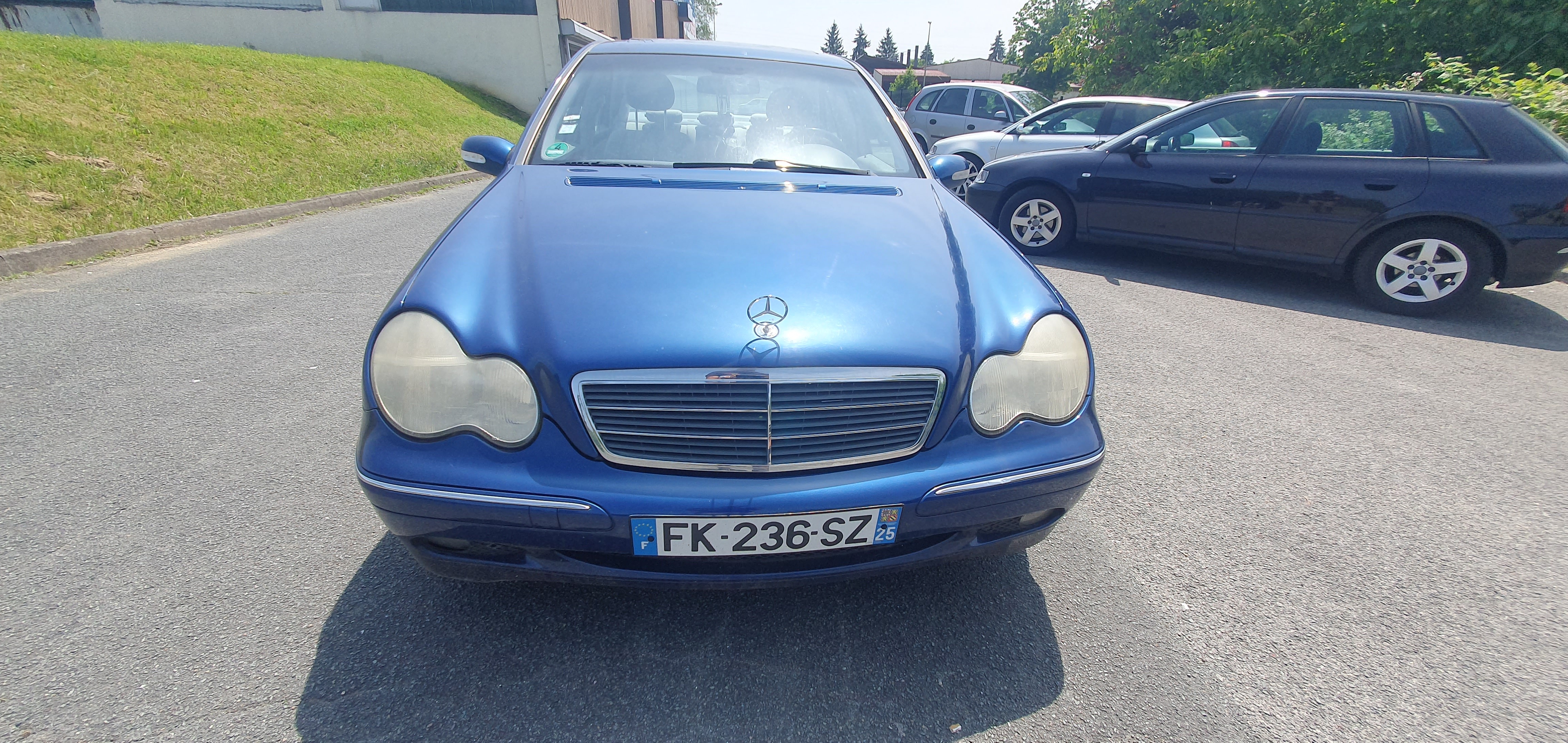 Feu arriere principal droit (feux) pour MERCEDES CLASSE C 203 PHASE 1 Feu arriere principal droit (feux) pour MERCEDES CLASSE C 203 PHASE 1