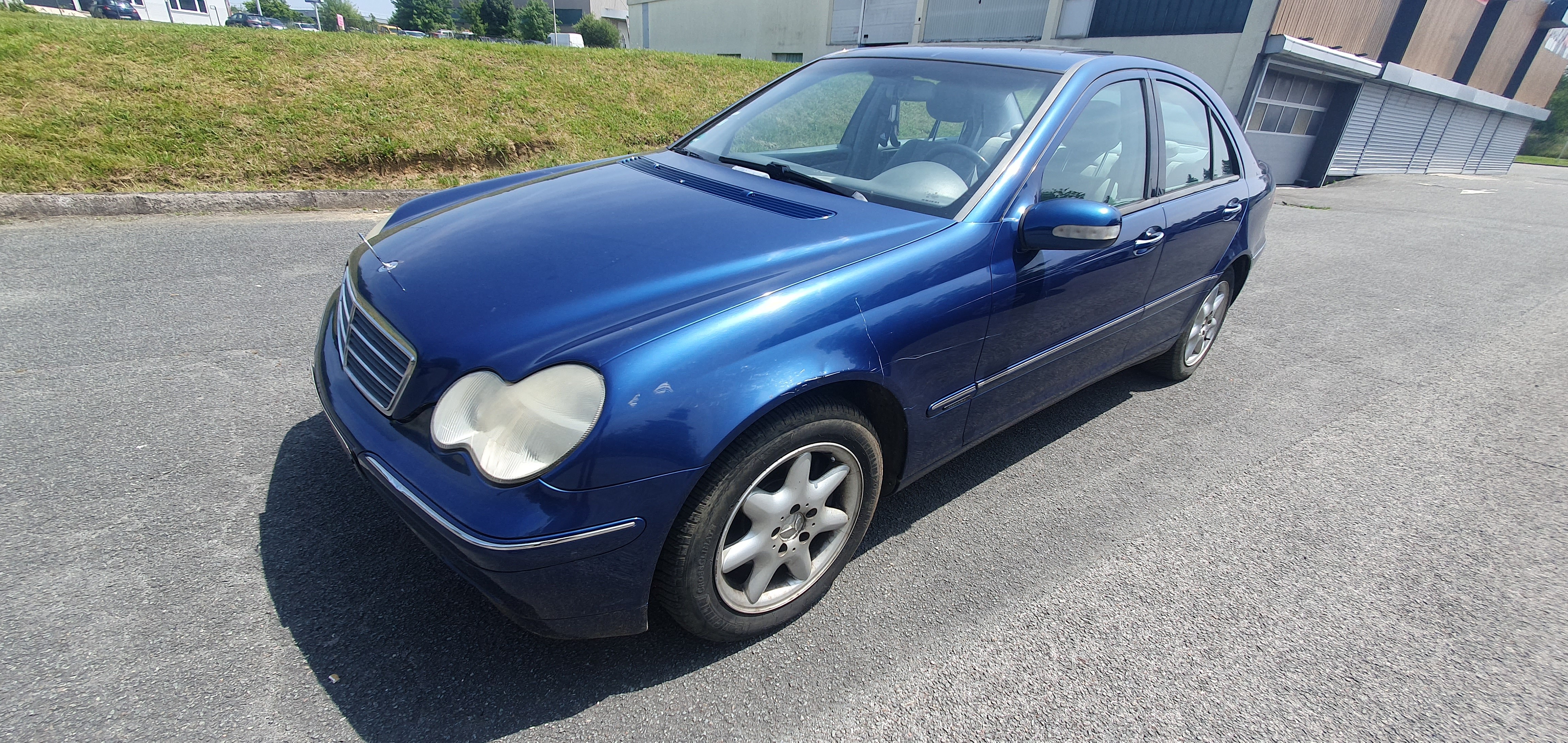 Feu arriere principal droit (feux) pour MERCEDES CLASSE C 203 PHASE 1 Feu arriere principal droit (feux) pour MERCEDES CLASSE C 203 PHASE 1