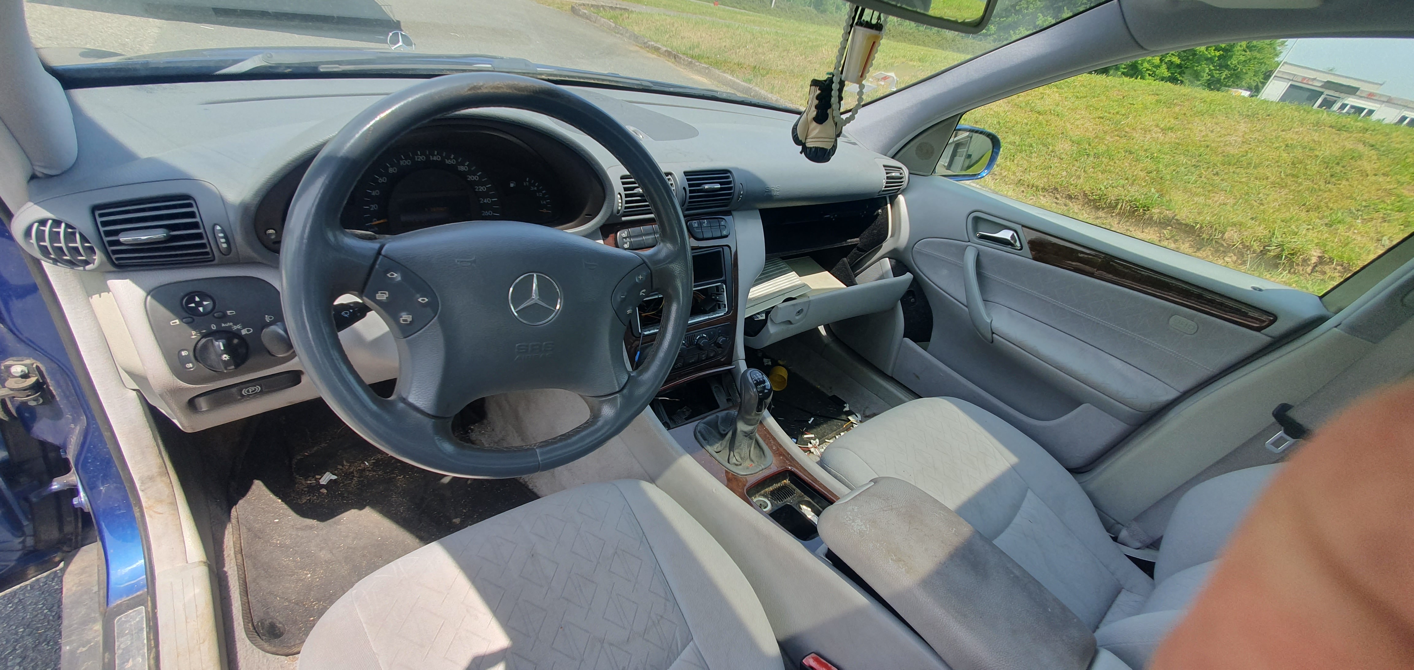 Feu arriere principal droit (feux) pour MERCEDES CLASSE C 203 PHASE 1 Feu arriere principal droit (feux) pour MERCEDES CLASSE C 203 PHASE 1