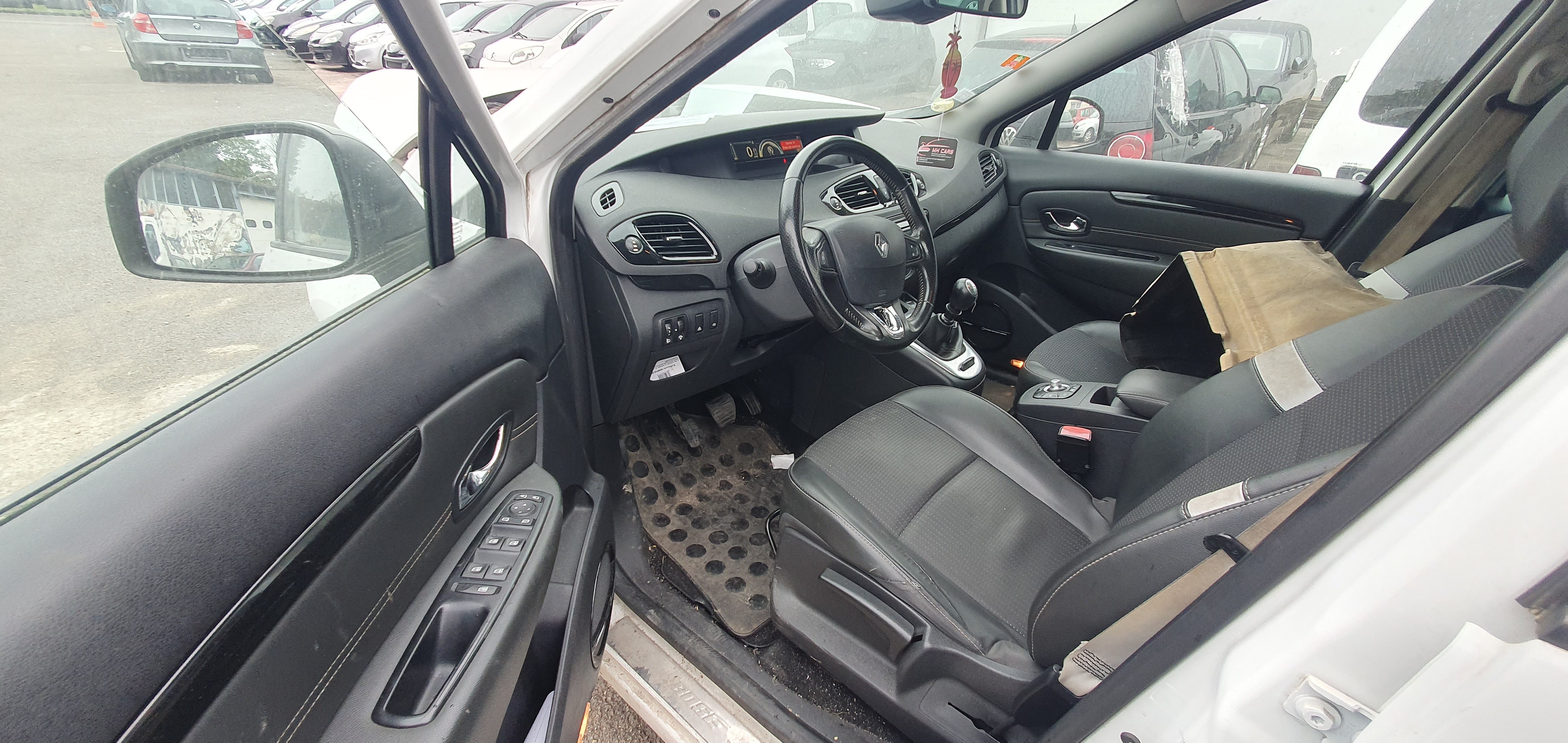 Feu arriere secondaire droit (feux) pour RENAULT SCENIC 3 PHASE 3 Feu arriere secondaire droit (feux) pour RENAULT SCENIC 3 PHASE 3