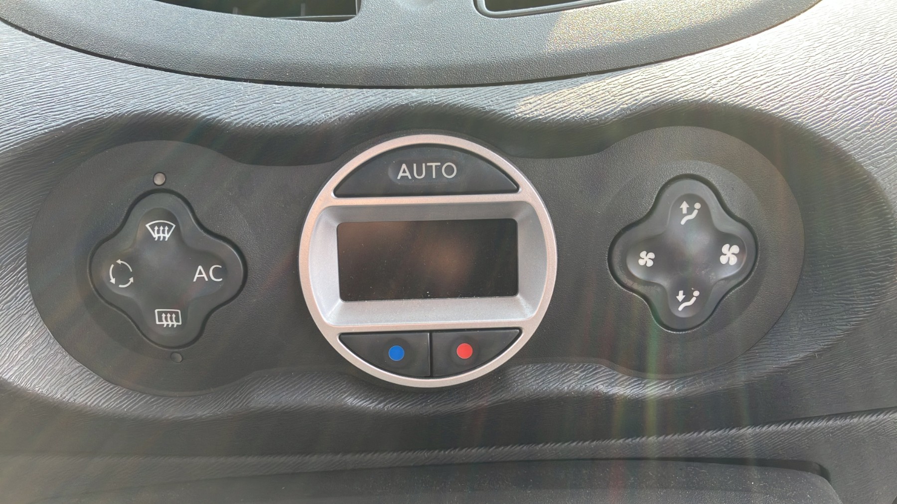 Pare boue avant gauche pour RENAULT TWINGO 2 PHASE 1 Pare boue avant gauche pour RENAULT TWINGO 2 PHASE 1