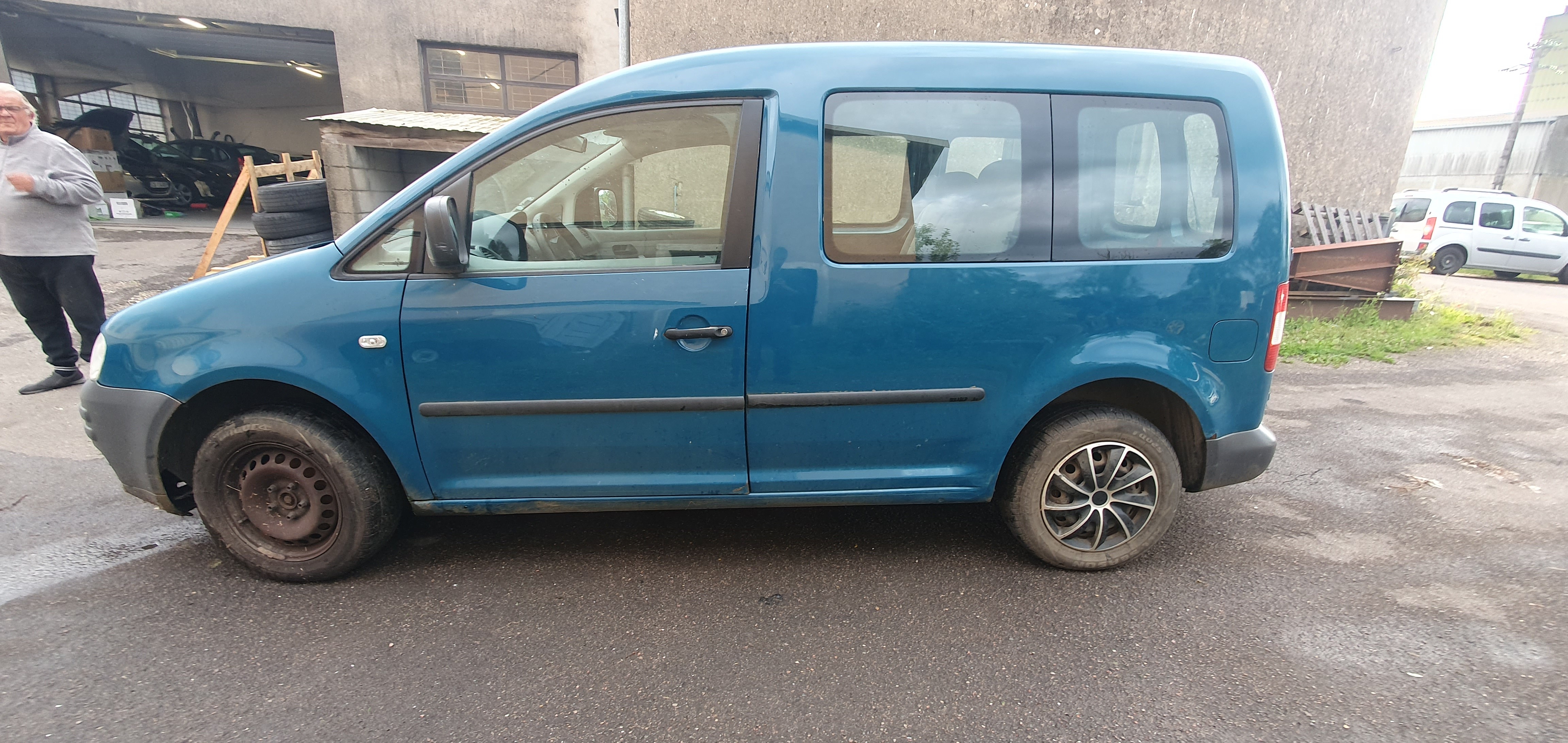 Feu arriere principal gauche (feux) pour VOLKSWAGEN CADDY 3 PHASE 1 Feu arriere principal gauche (feux) pour VOLKSWAGEN CADDY 3 PHASE 1