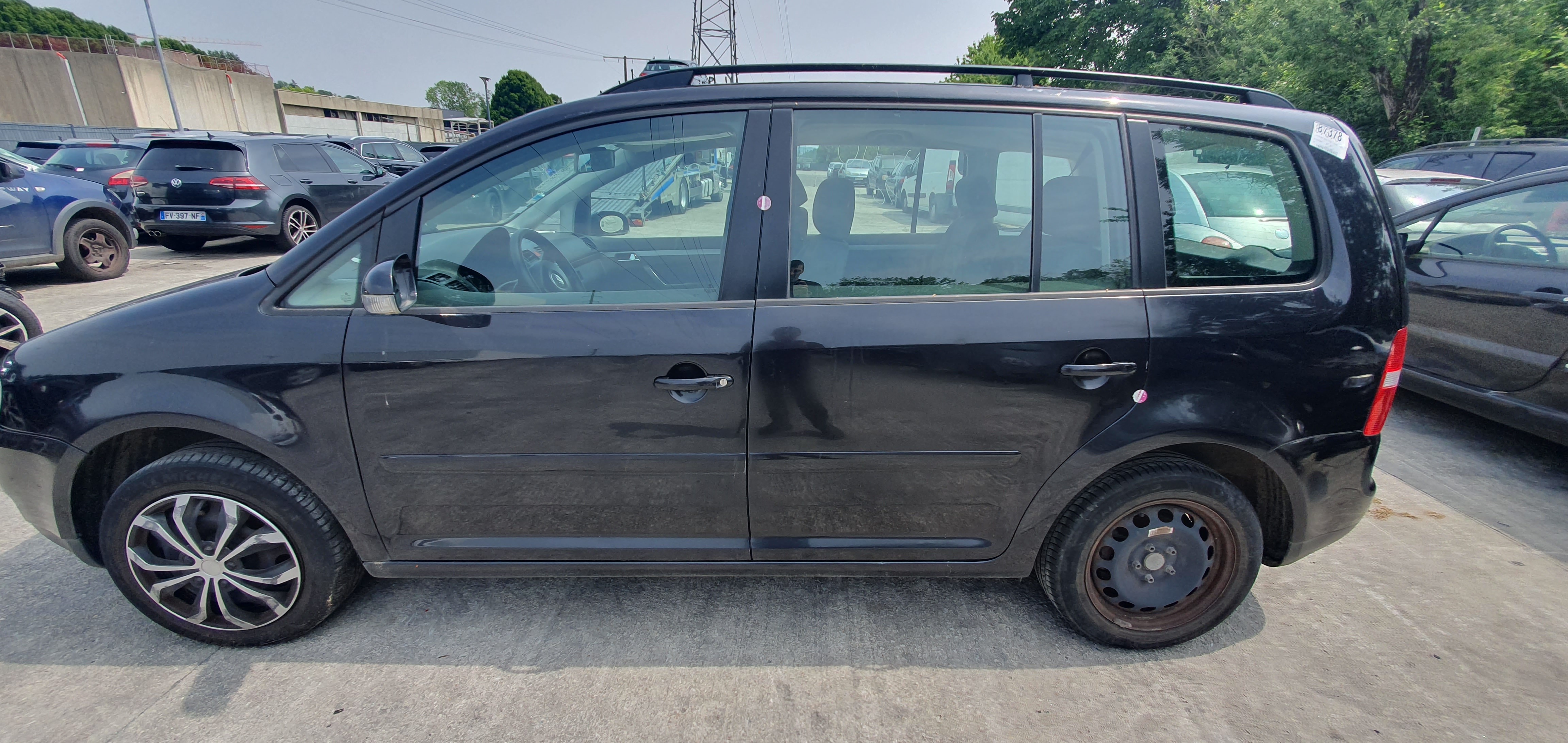 Calandre pour VOLKSWAGEN TOURAN 1 PHASE 1 Calandre pour VOLKSWAGEN TOURAN 1 PHASE 1