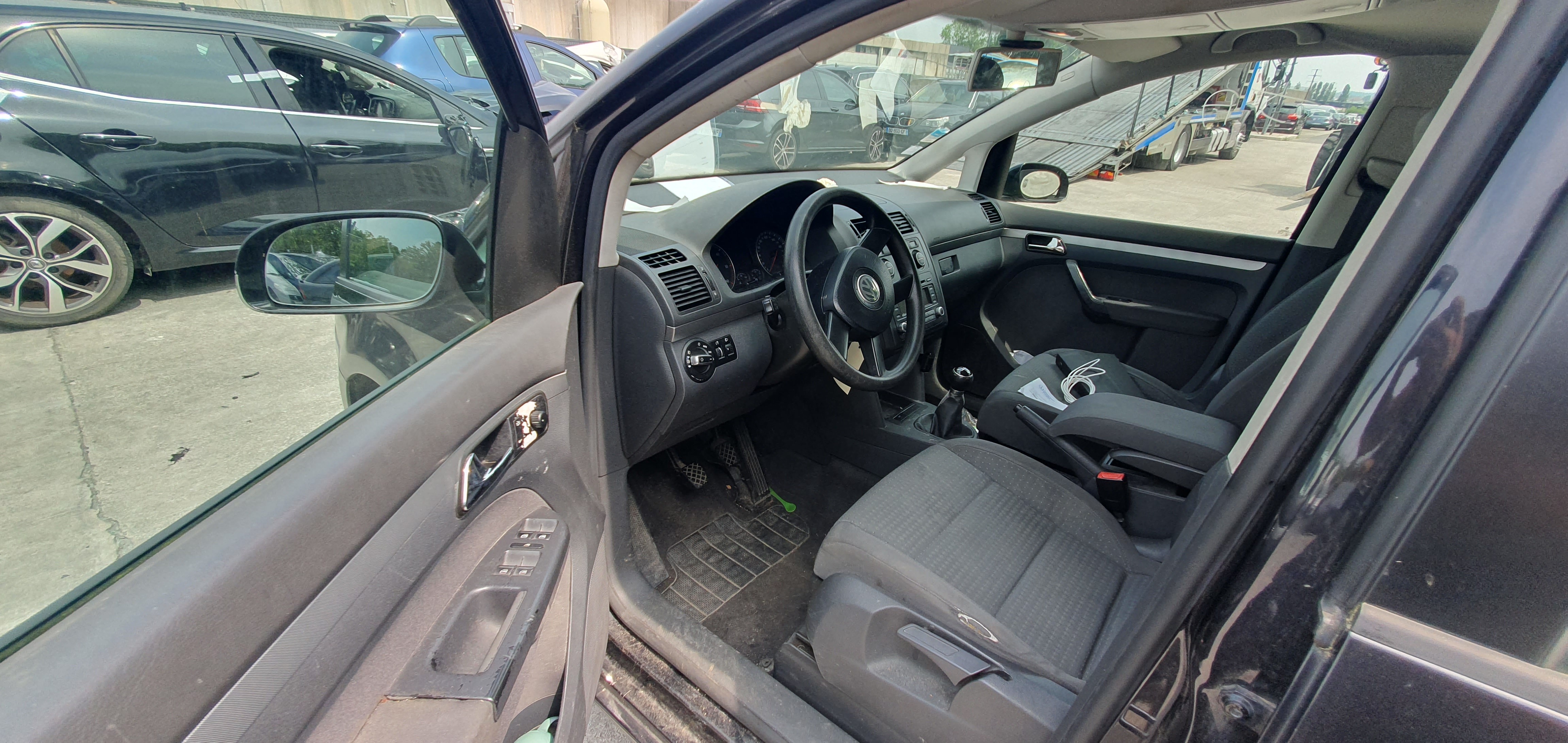 Calandre pour VOLKSWAGEN TOURAN 1 PHASE 1 Calandre pour VOLKSWAGEN TOURAN 1 PHASE 1