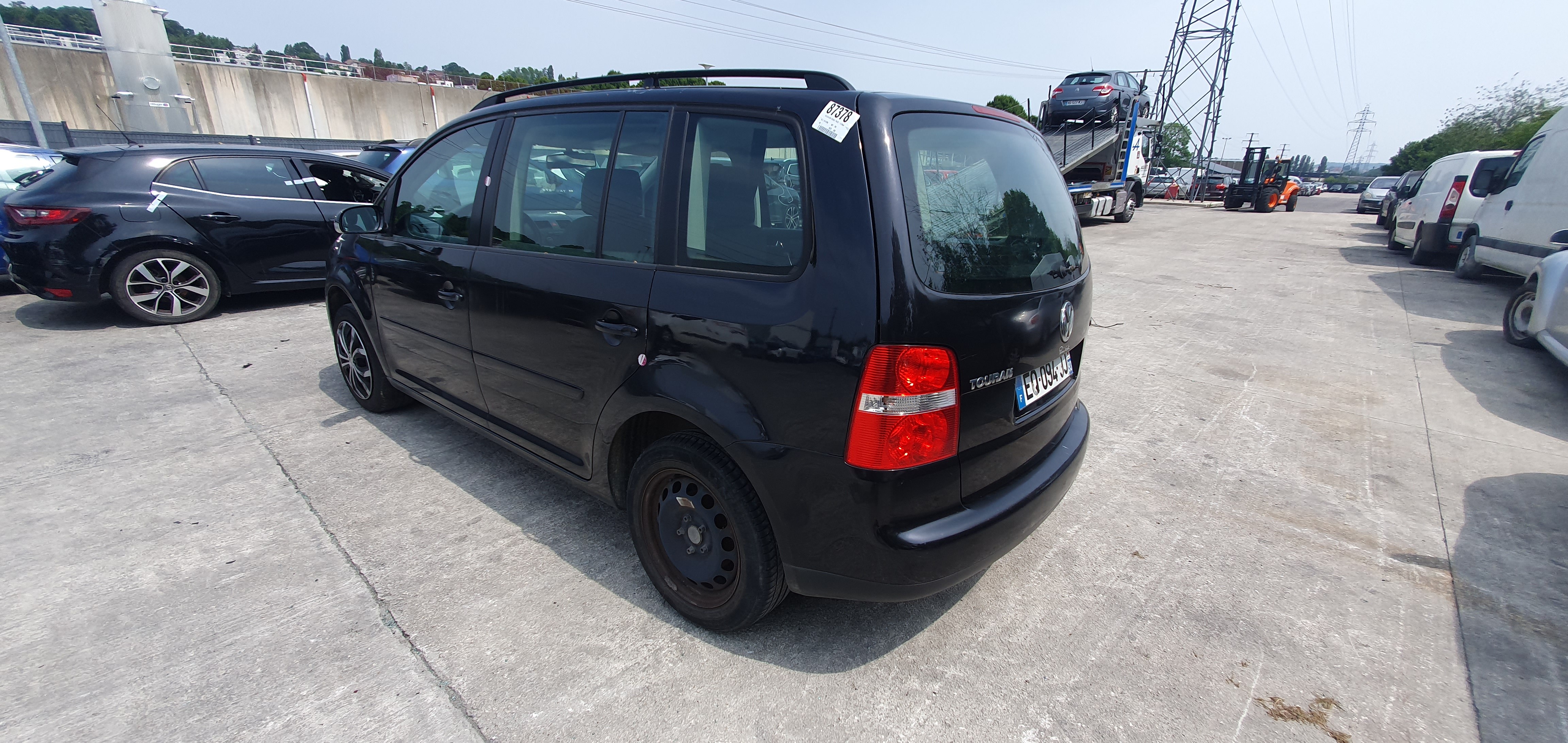 Calandre pour VOLKSWAGEN TOURAN 1 PHASE 1 Calandre pour VOLKSWAGEN TOURAN 1 PHASE 1