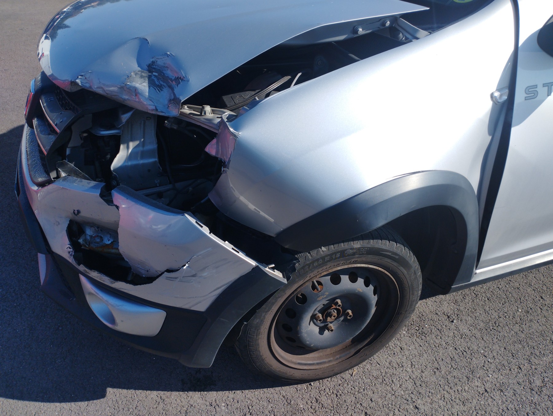 Calandre pour DACIA SANDERO 2 PHASE 1 Calandre pour DACIA SANDERO 2 PHASE 1