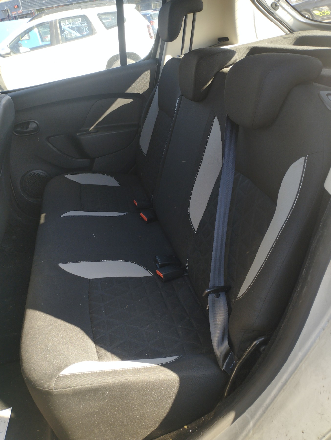 Calandre pour DACIA SANDERO 2 PHASE 1 Calandre pour DACIA SANDERO 2 PHASE 1
