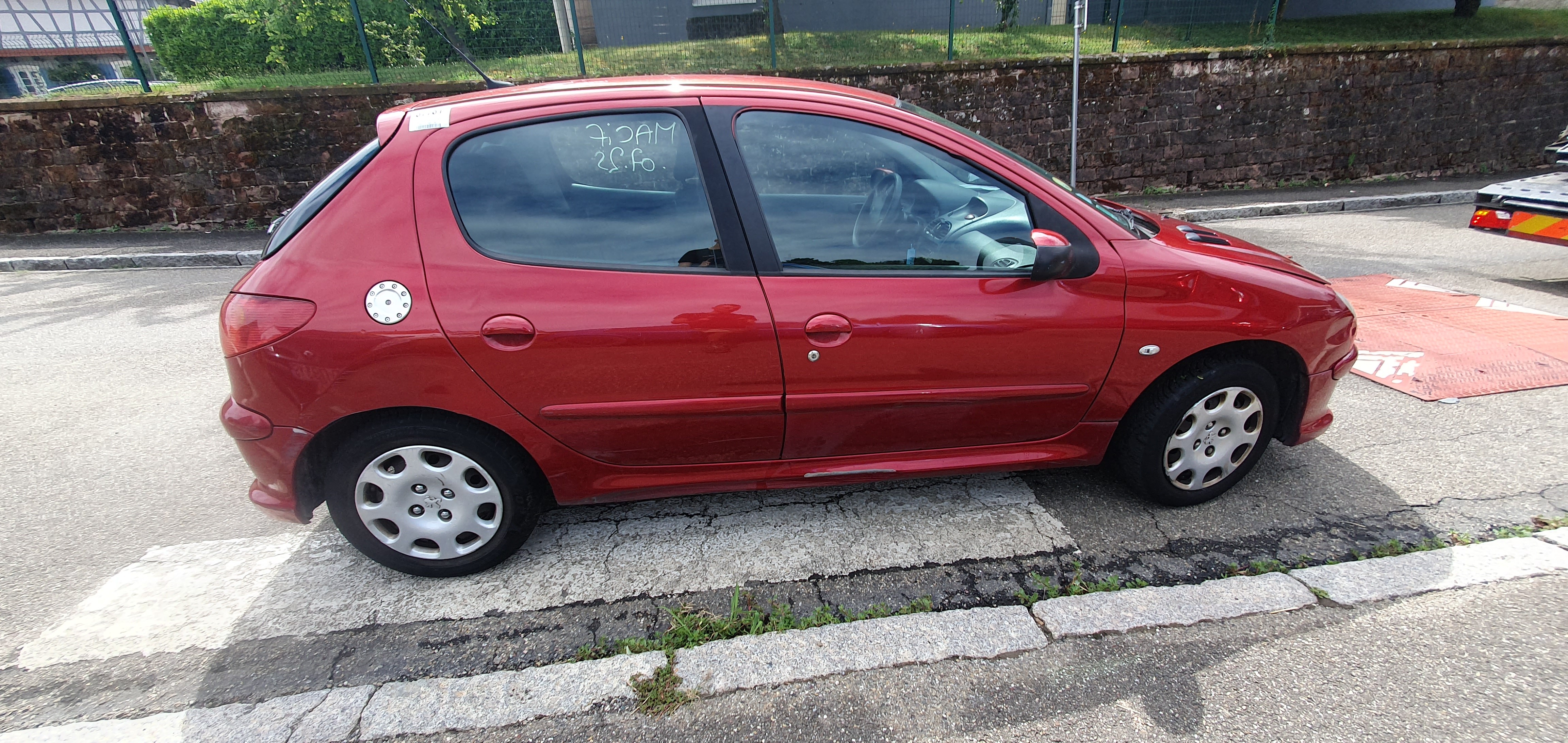 Pare boue avant gauche pour PEUGEOT 206 PHASE 2 Pare boue avant gauche pour PEUGEOT 206 PHASE 2