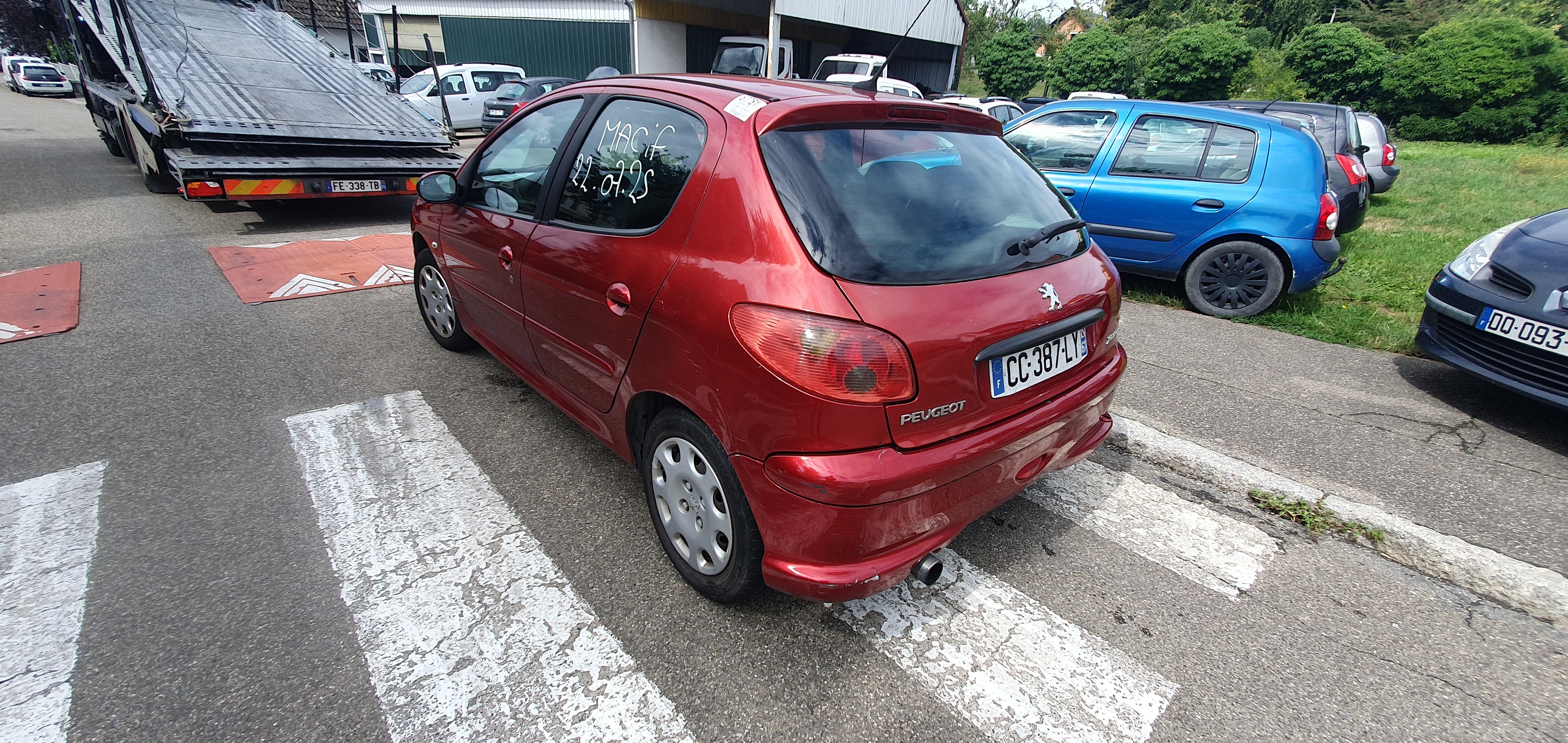 Pare boue avant gauche pour PEUGEOT 206 PHASE 2 Pare boue avant gauche pour PEUGEOT 206 PHASE 2