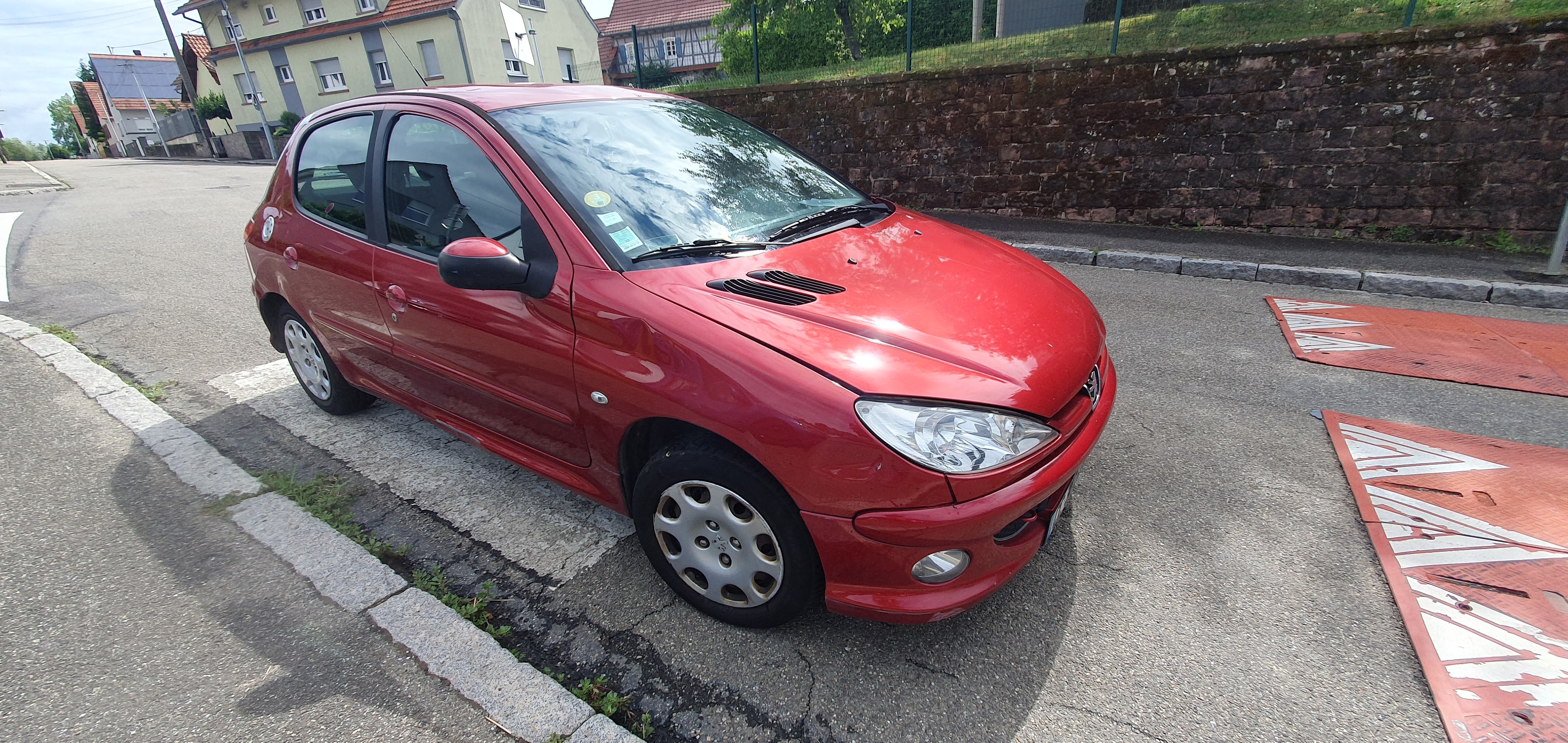 Pare boue avant gauche pour PEUGEOT 206 PHASE 2 Pare boue avant gauche pour PEUGEOT 206 PHASE 2