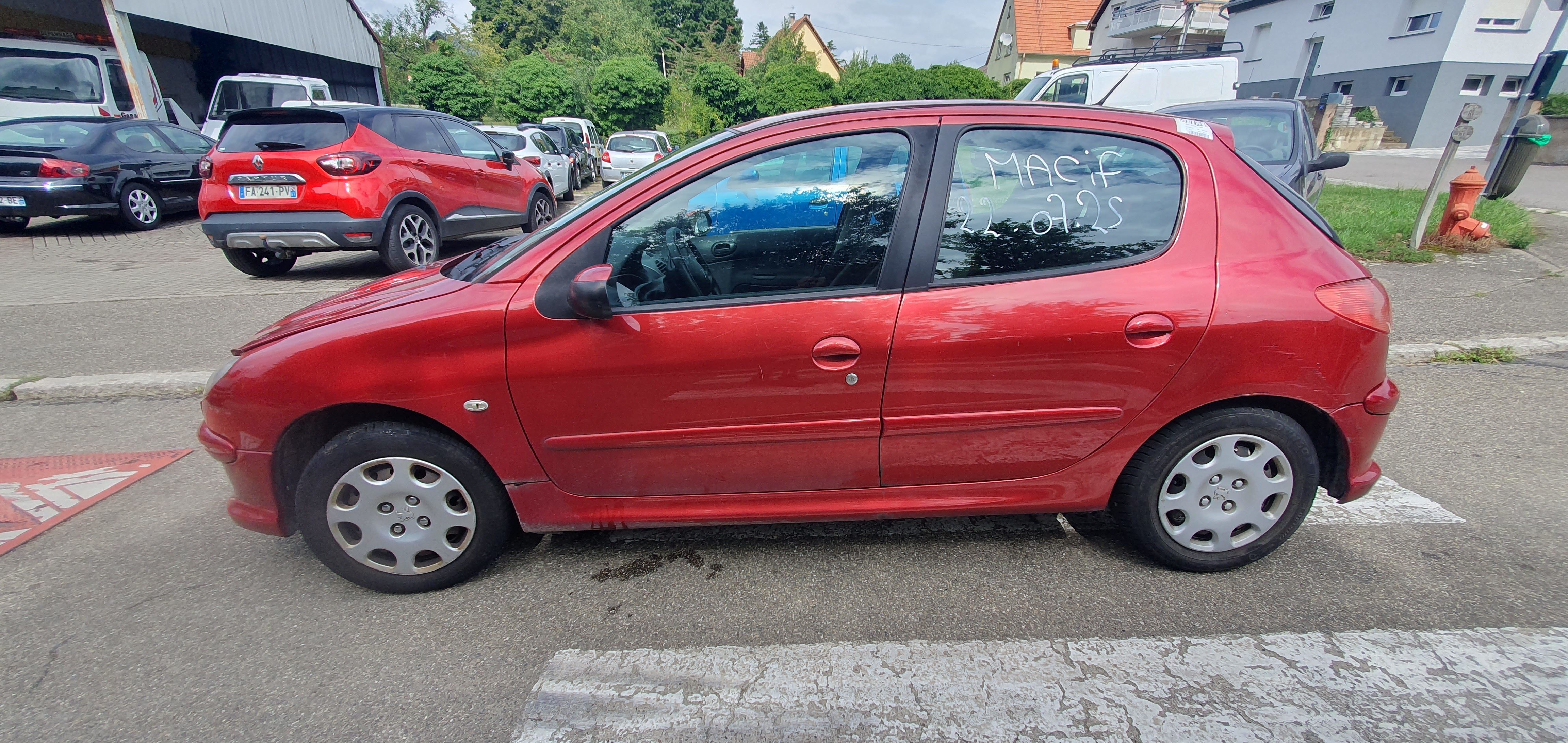 Pare boue avant gauche pour PEUGEOT 206 PHASE 2 Pare boue avant gauche pour PEUGEOT 206 PHASE 2