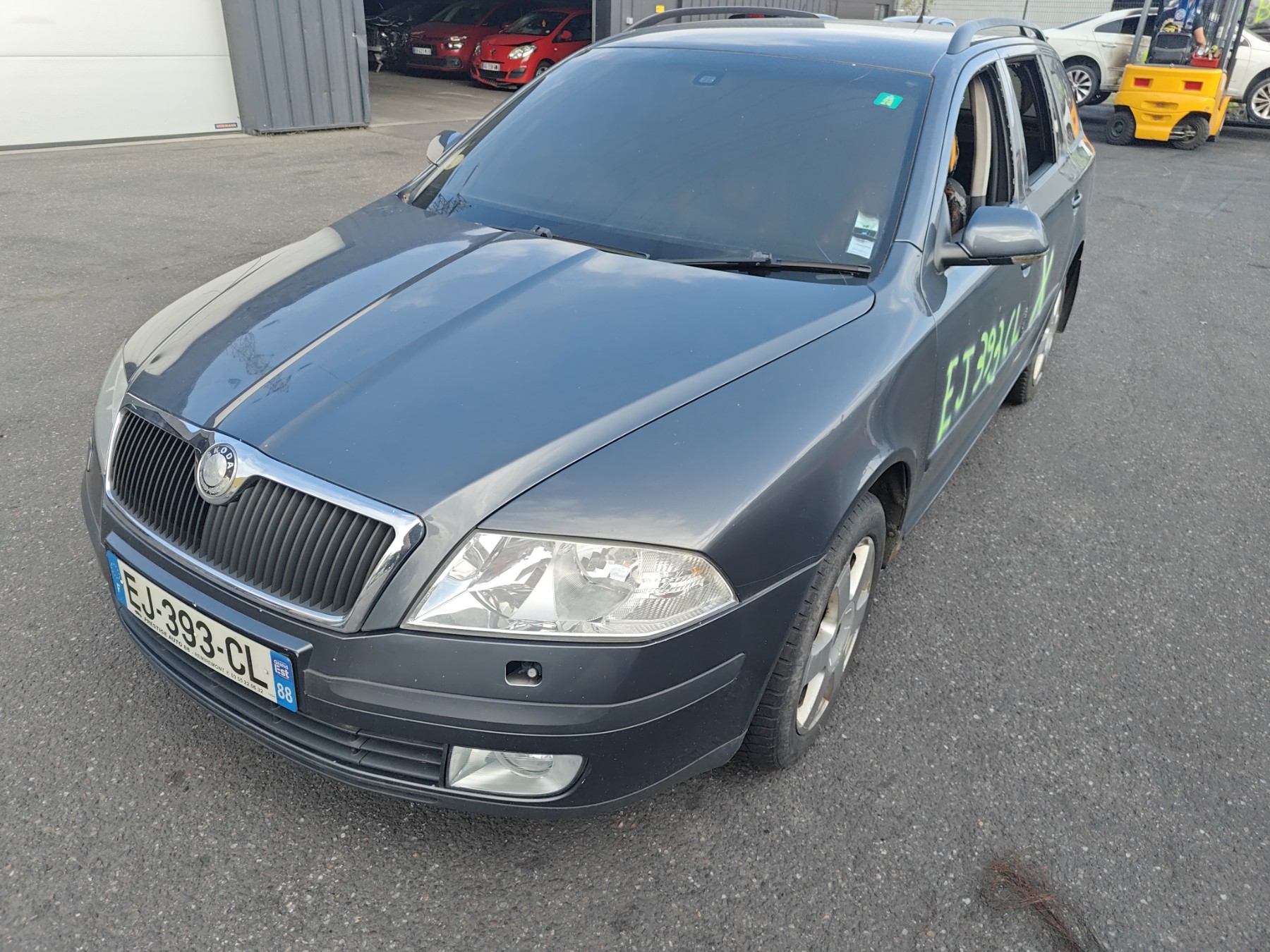 Pare choc avant pour SKODA OCTAVIA 2 PHASE 1 BREAK Pare choc avant pour SKODA OCTAVIA 2 PHASE 1 BREAK