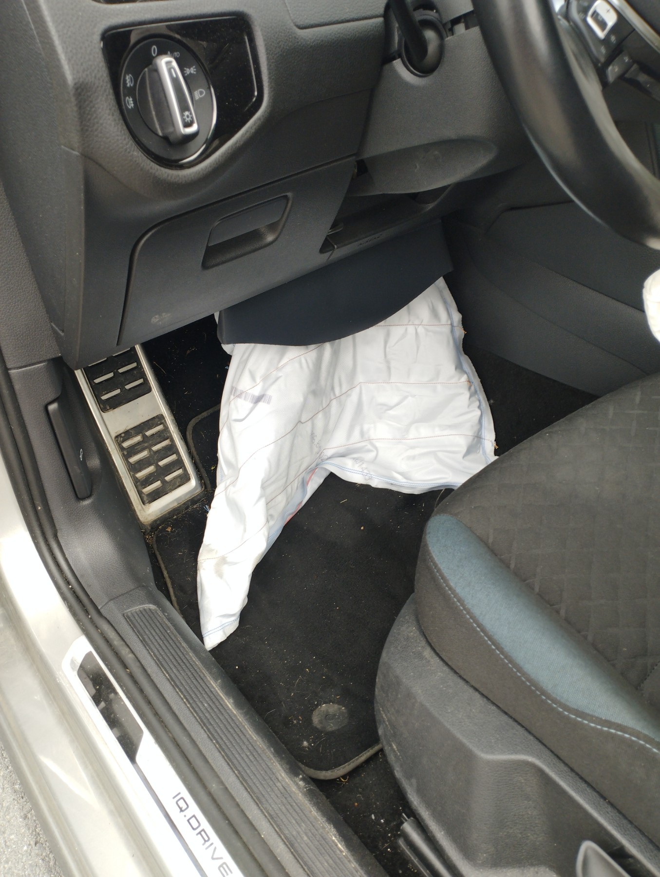 Com (Bloc Contacteur Tournant+Commodo Essuie Glace+Commodo Phare) pour VOLKSWAGEN GOLF 7 PHASE 2 Com (Bloc Contacteur Tournant+Commodo Essuie Glace+Commodo Phare) pour VOLKSWAGEN GOLF 7 PHASE 2