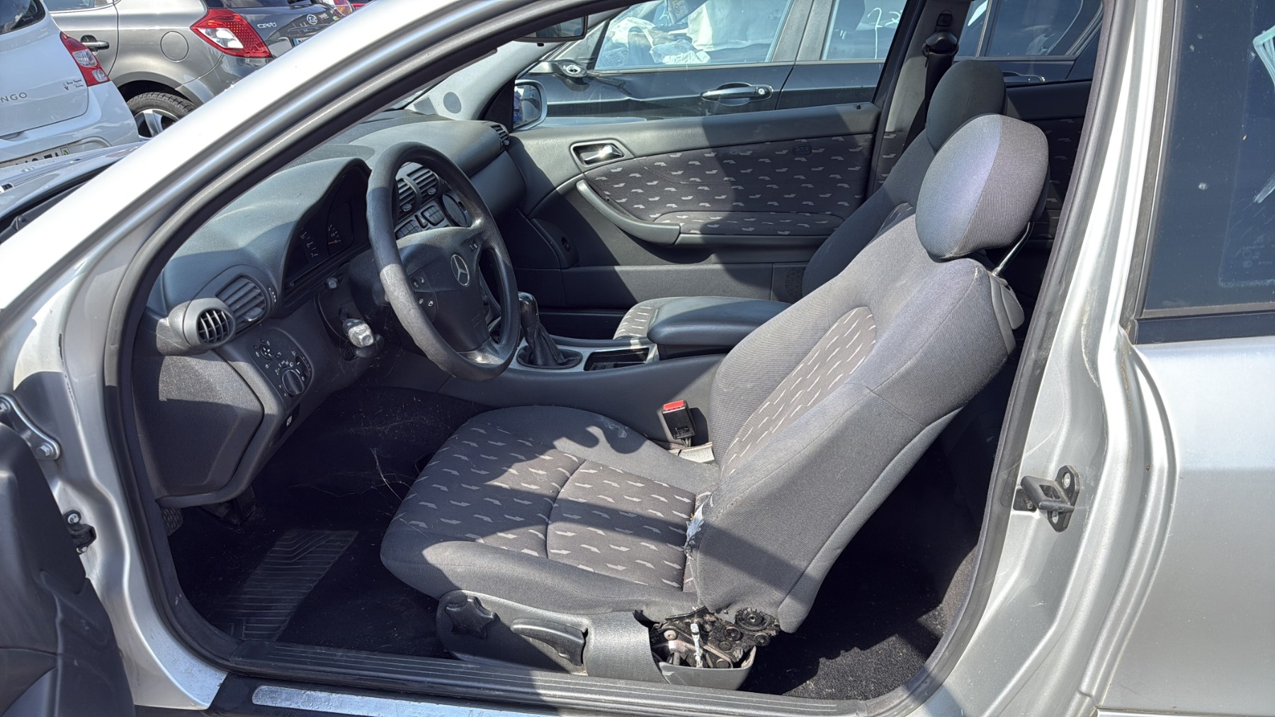 Autoradio d'origine pour MERCEDES CLASSE C 203 COUPE SPORT PHASE 1 Autoradio d'origine pour MERCEDES CLASSE C 203 COUPE SPORT PHASE 1