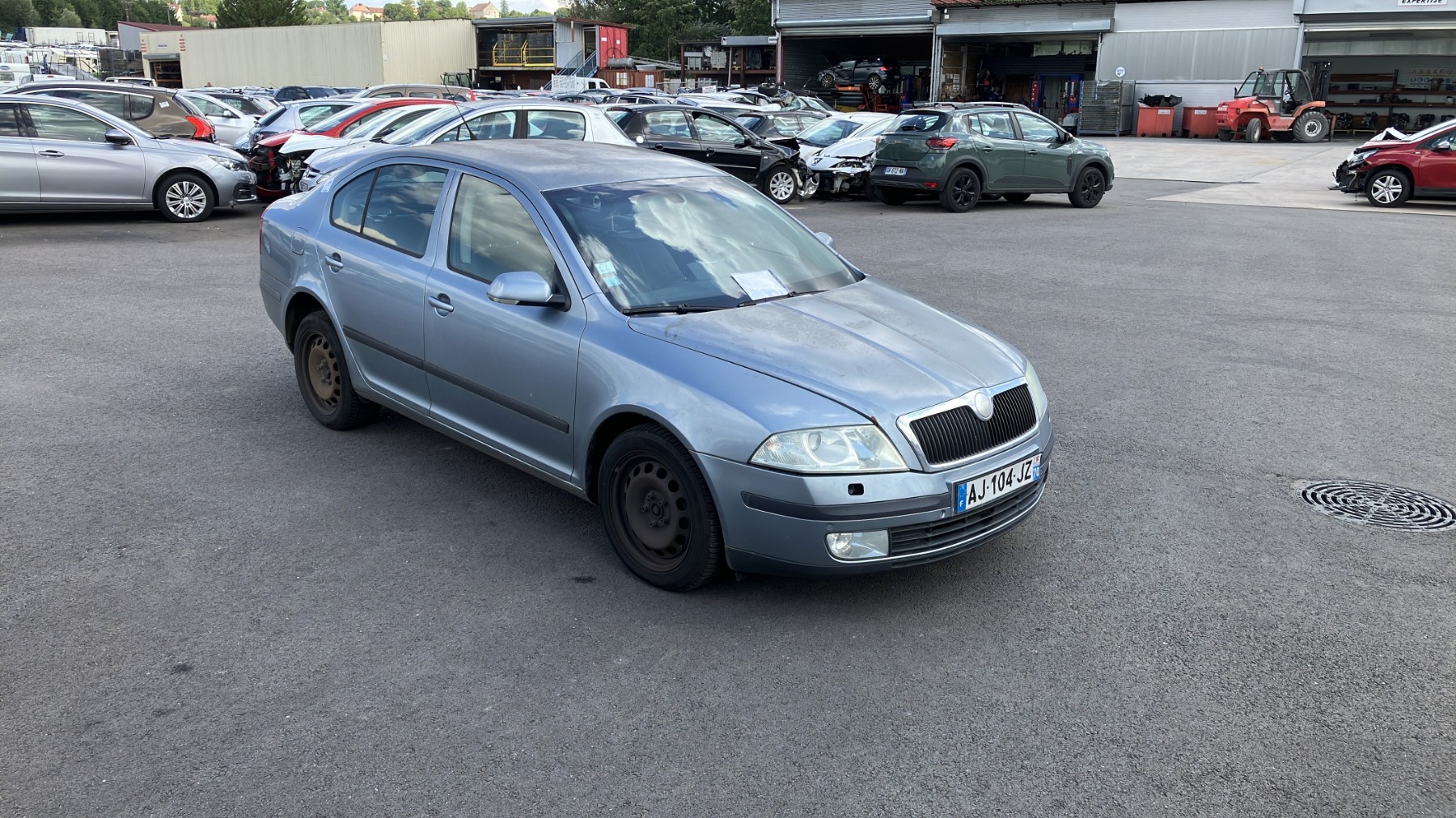 Optique avant principal gauche (feux)(phare) pour SKODA OCTAVIA 2 PHASE 1 Optique avant principal gauche (feux)(phare) pour SKODA OCTAVIA 2 PHASE 1