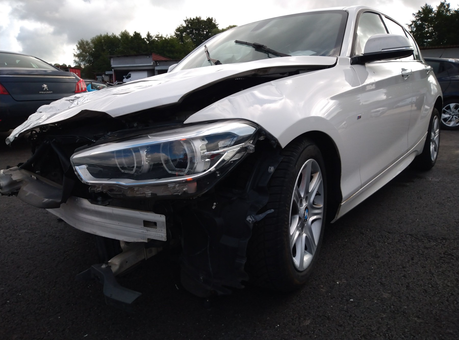Bouton de coffre pour BMW SERIE 1 F20 PHASE 2 Bouton de coffre pour BMW SERIE 1 F20 PHASE 2