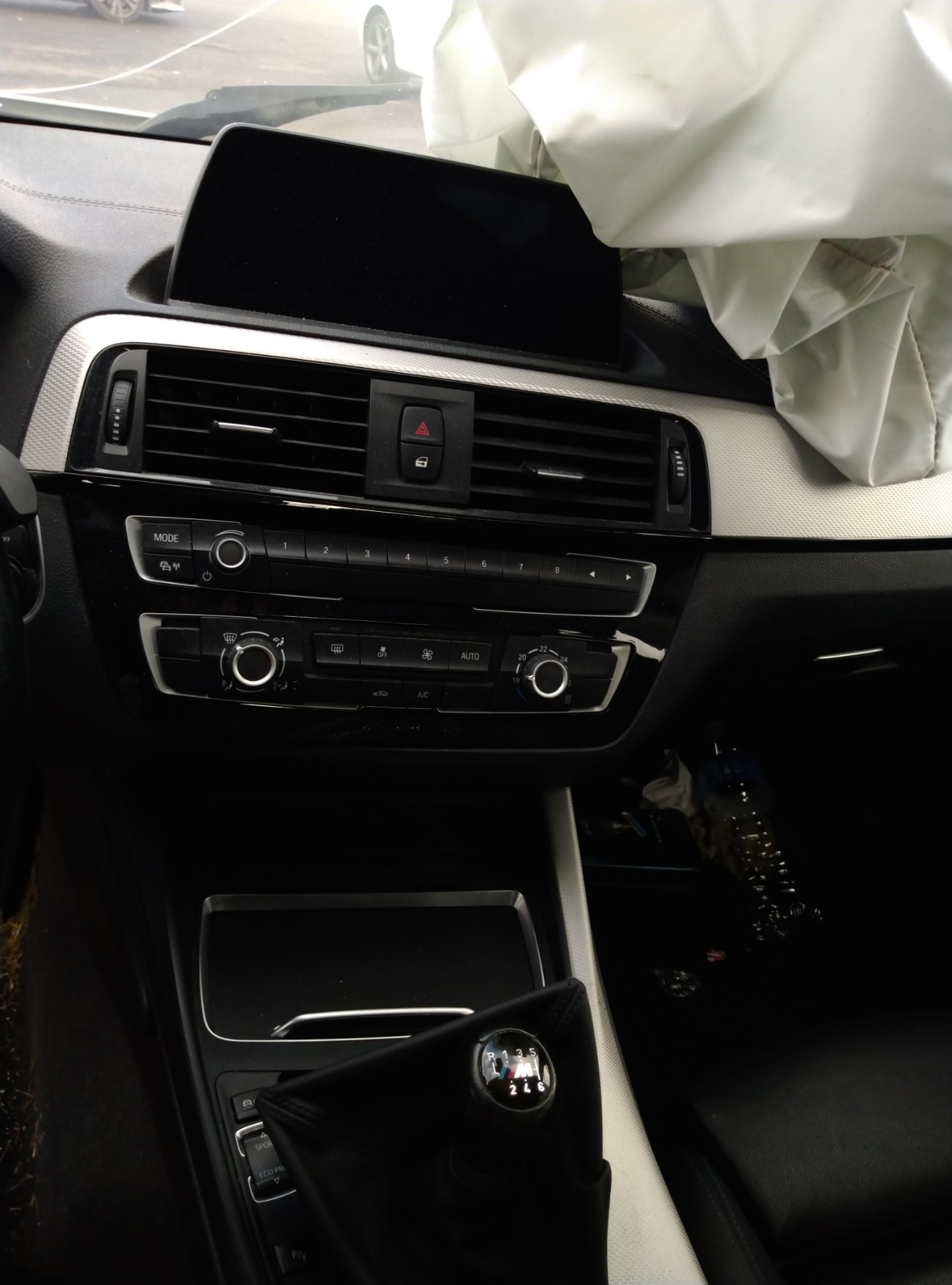 Bouton de coffre pour BMW SERIE 1 F20 PHASE 2 Bouton de coffre pour BMW SERIE 1 F20 PHASE 2