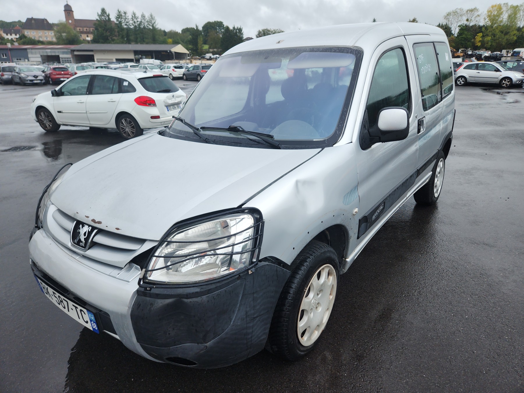 Extension d'aile arriere gauche pour PEUGEOT PARTNER 1 PHASE 2 Extension d'aile arriere gauche pour PEUGEOT PARTNER 1 PHASE 2