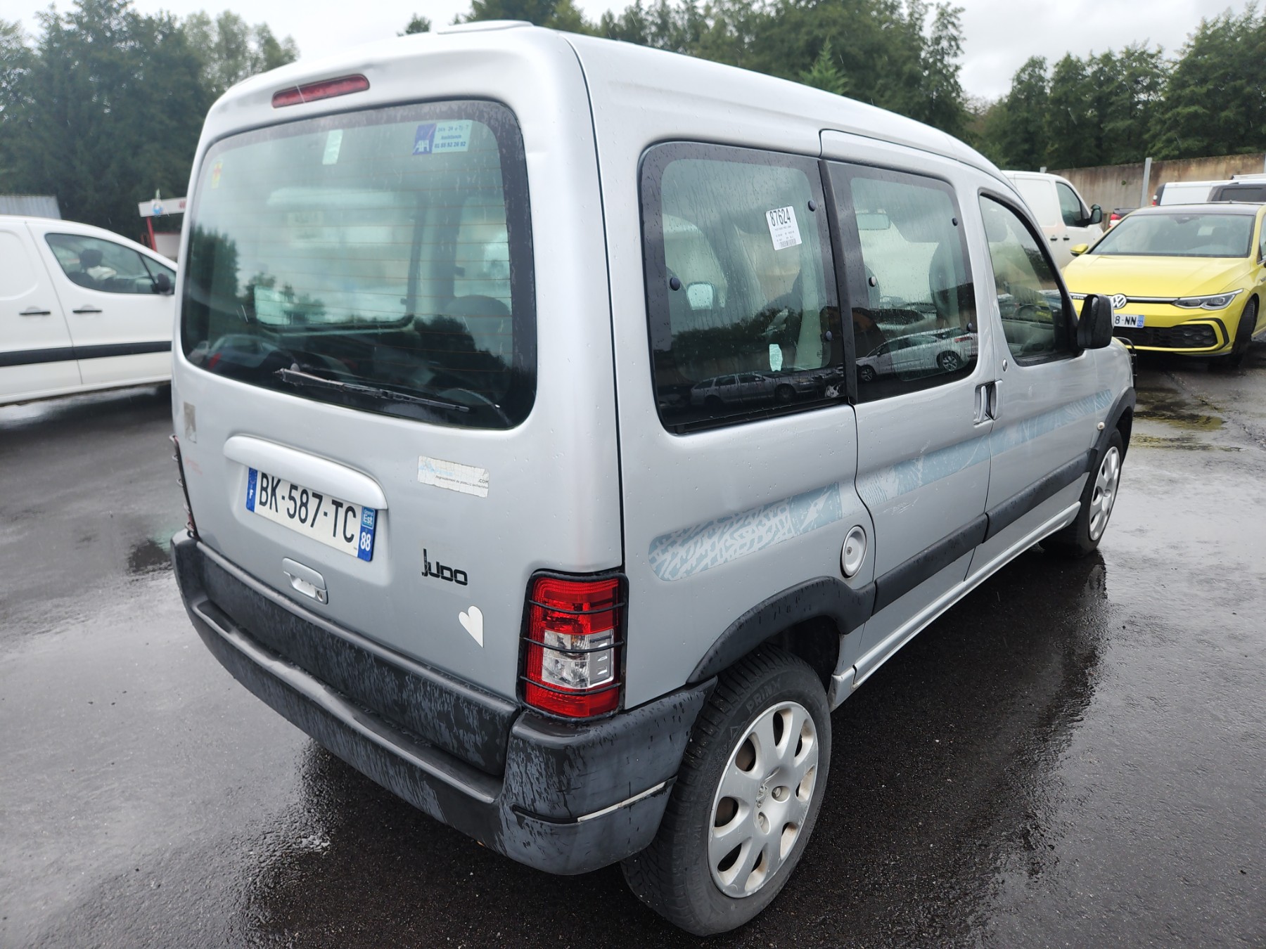 Extension d'aile arriere gauche pour PEUGEOT PARTNER 1 PHASE 2 Extension d'aile arriere gauche pour PEUGEOT PARTNER 1 PHASE 2