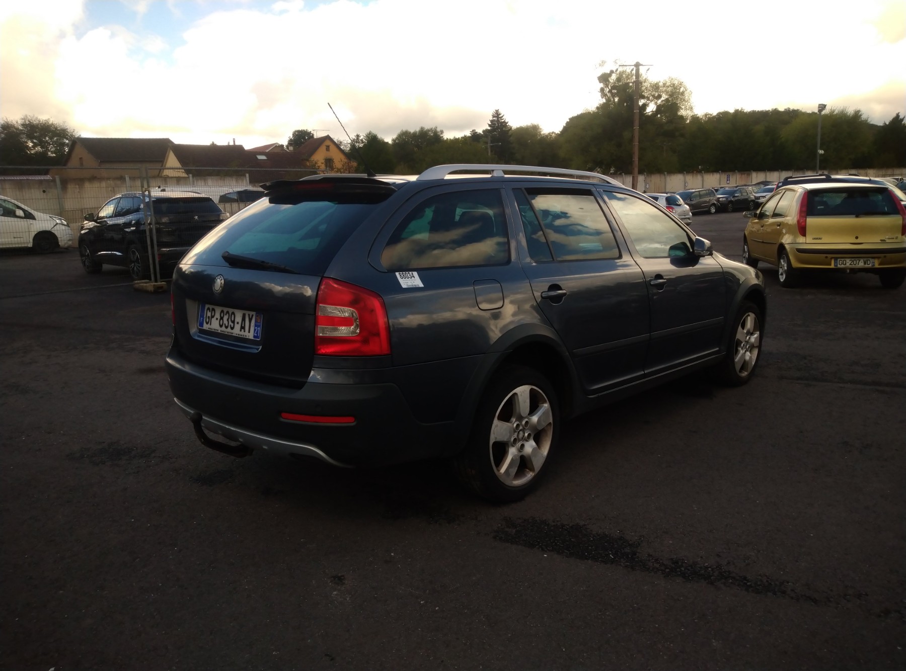 Retroviseur droit pour SKODA OCTAVIA 2 PHASE 1 BREAK Retroviseur droit pour SKODA OCTAVIA 2 PHASE 1 BREAK