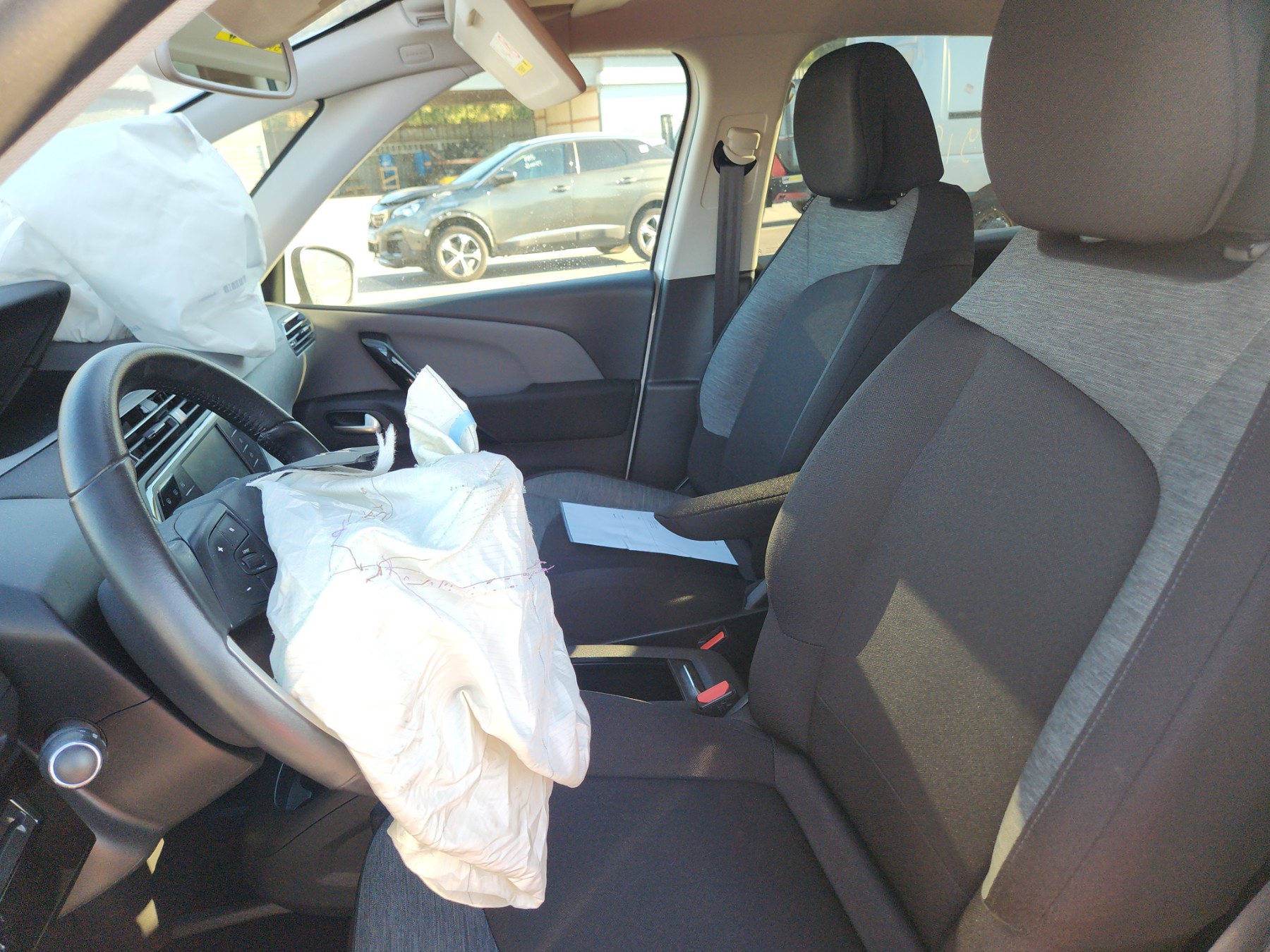 Anti brouillard gauche (feux) pour CITROEN C4 PICASSO 2 PHASE 2 Anti brouillard gauche (feux) pour CITROEN C4 PICASSO 2 PHASE 2