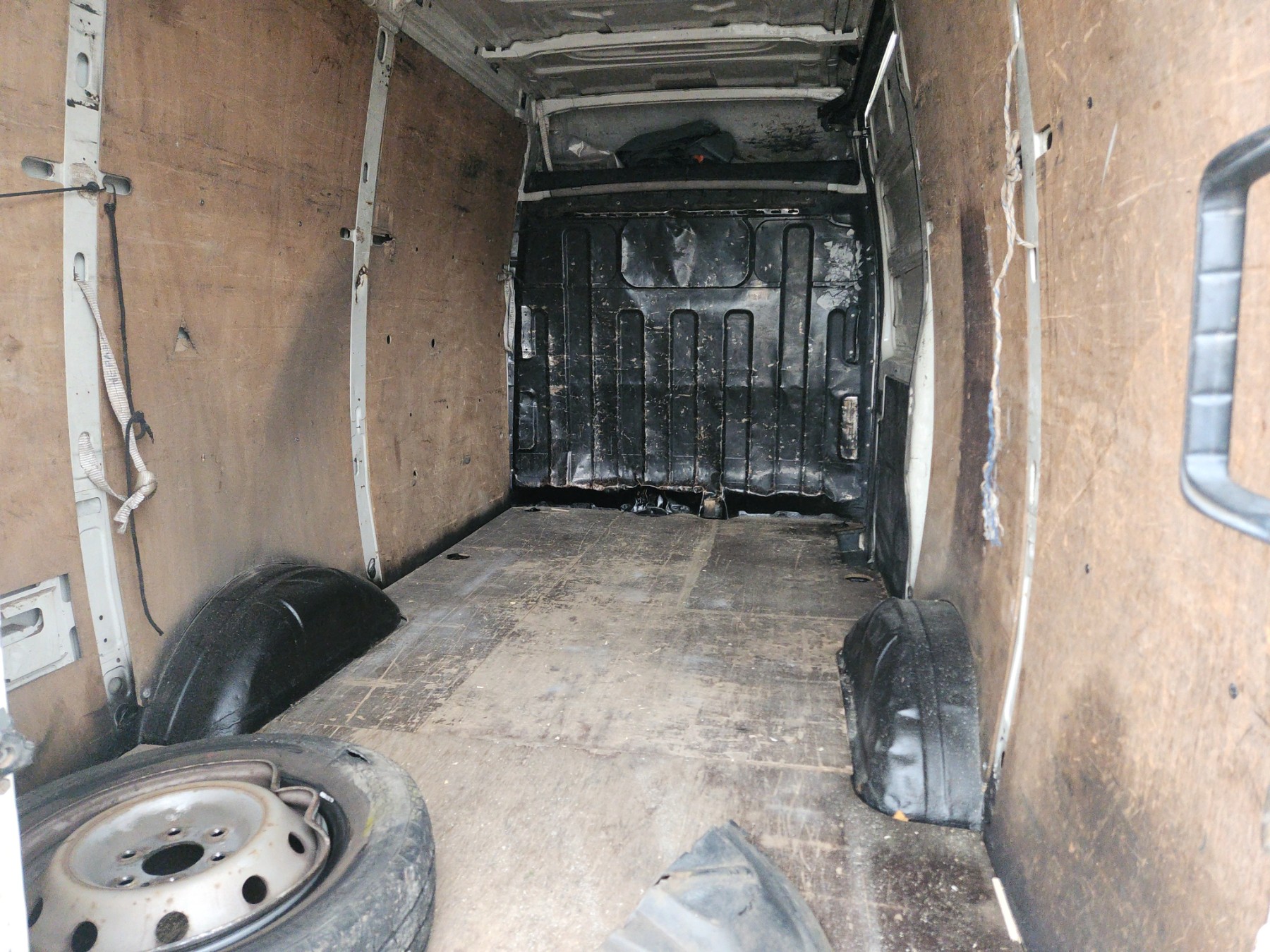 Crosse arriere gauche pour IVECO DAILY 4 PHASE 1 Crosse arriere gauche pour IVECO DAILY 4 PHASE 1