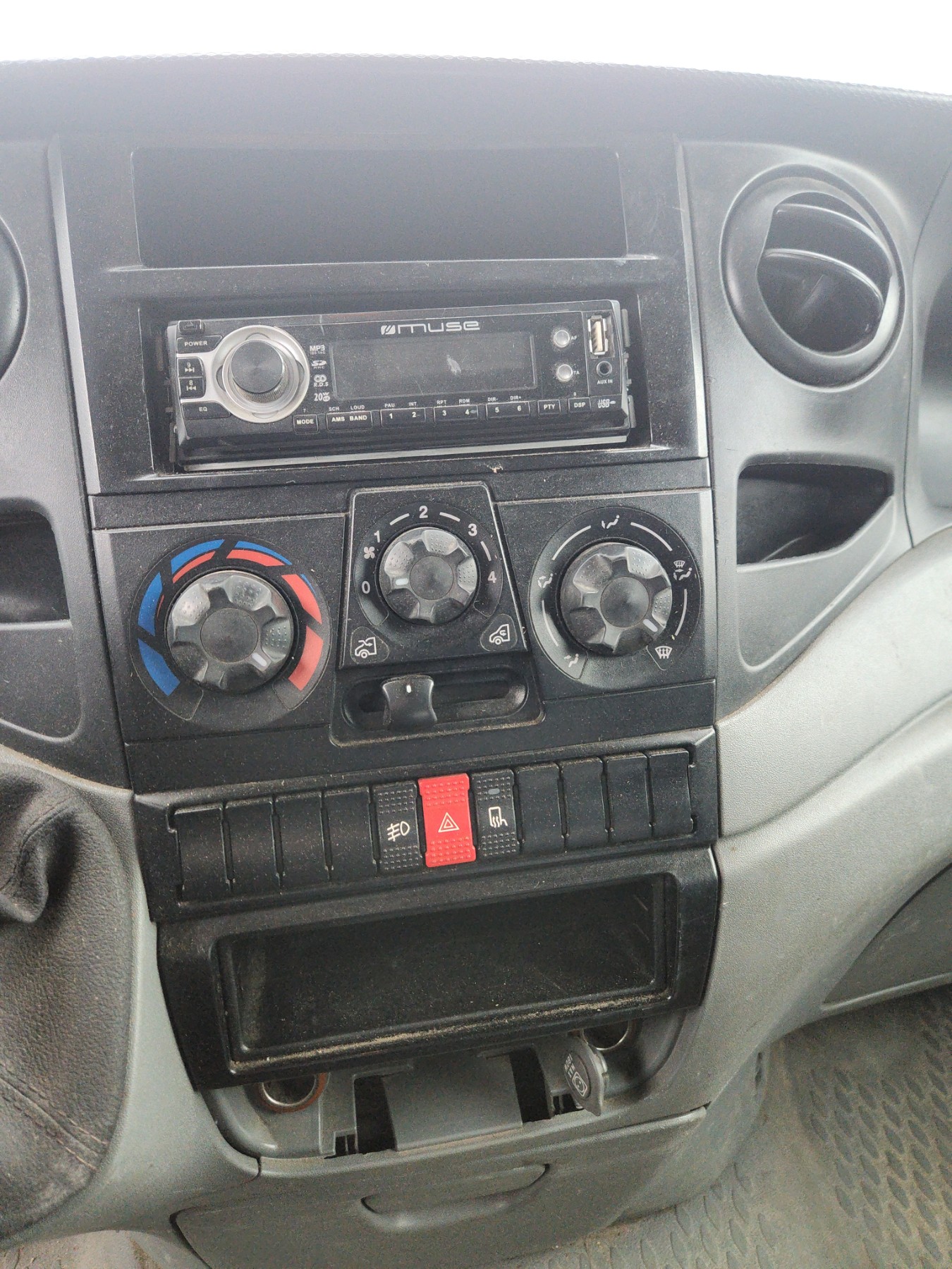 Crosse arriere gauche pour IVECO DAILY 4 PHASE 1 Crosse arriere gauche pour IVECO DAILY 4 PHASE 1