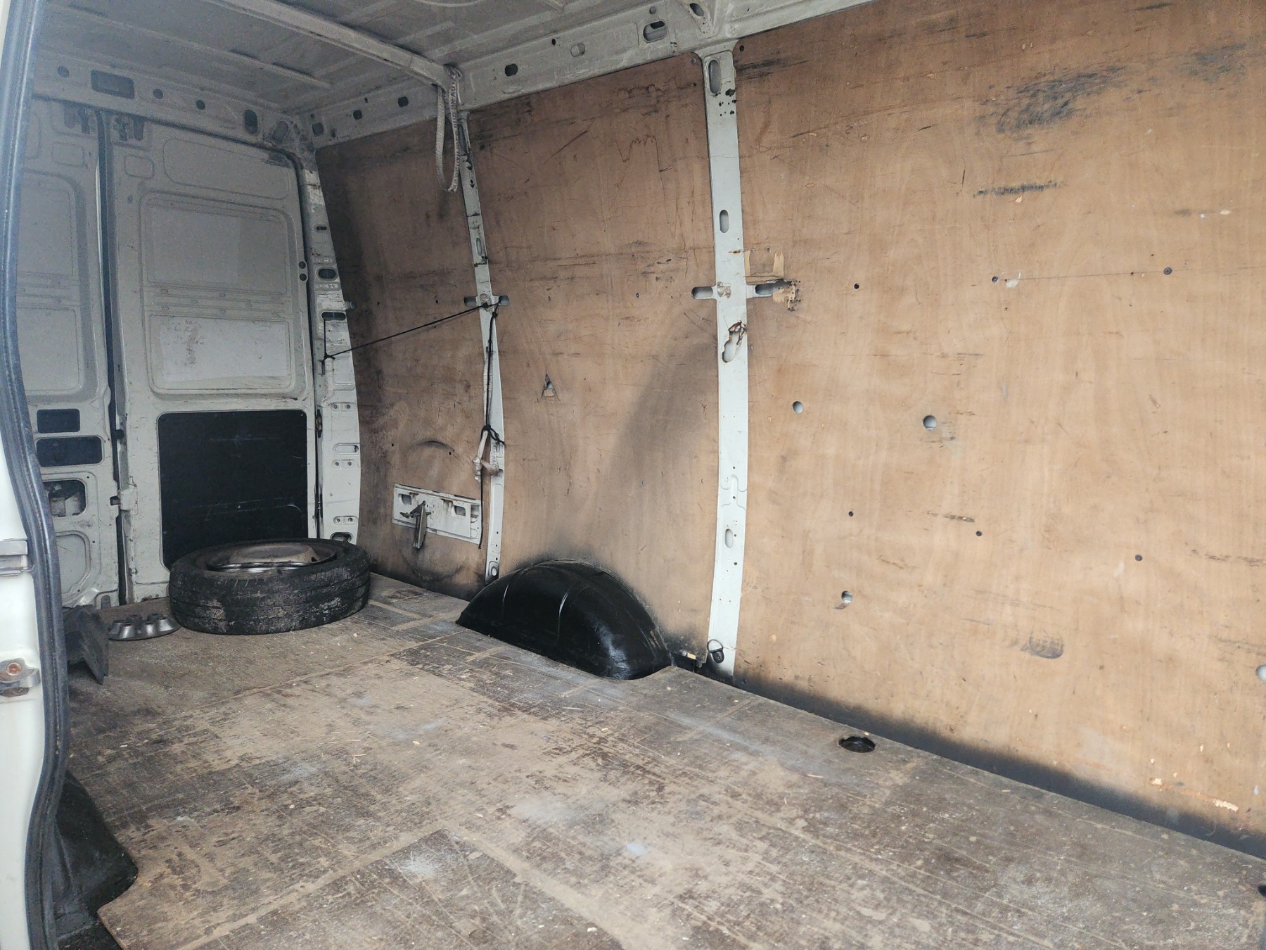 Crosse arriere gauche pour IVECO DAILY 4 PHASE 1 Crosse arriere gauche pour IVECO DAILY 4 PHASE 1