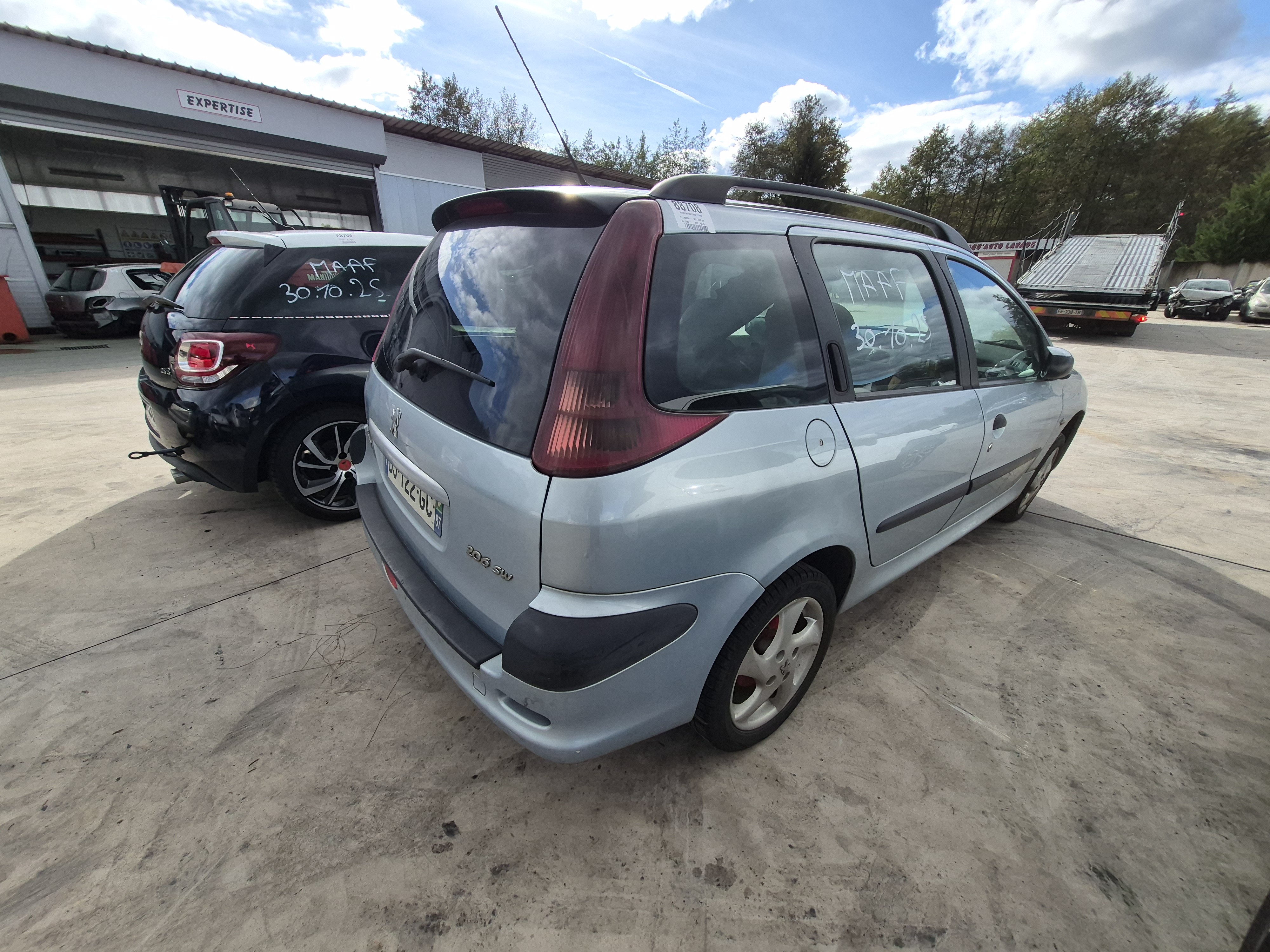 Feu arriere principal gauche (feux) pour PEUGEOT 206 PHASE 2 BREAK Feu arriere principal gauche (feux) pour PEUGEOT 206 PHASE 2 BREAK