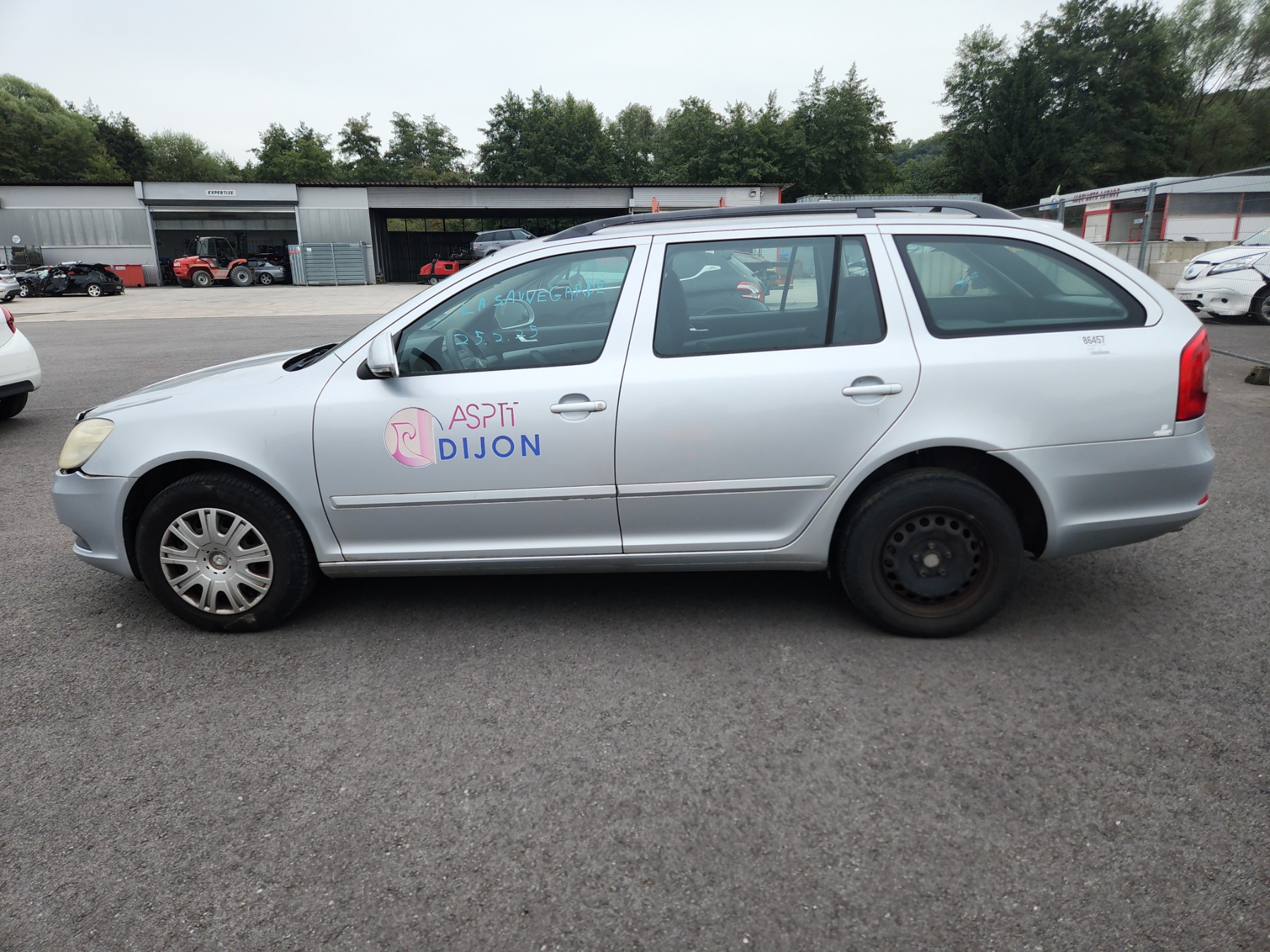 Retroviseur droit pour SKODA OCTAVIA 2 PHASE 1 BREAK Retroviseur droit pour SKODA OCTAVIA 2 PHASE 1 BREAK