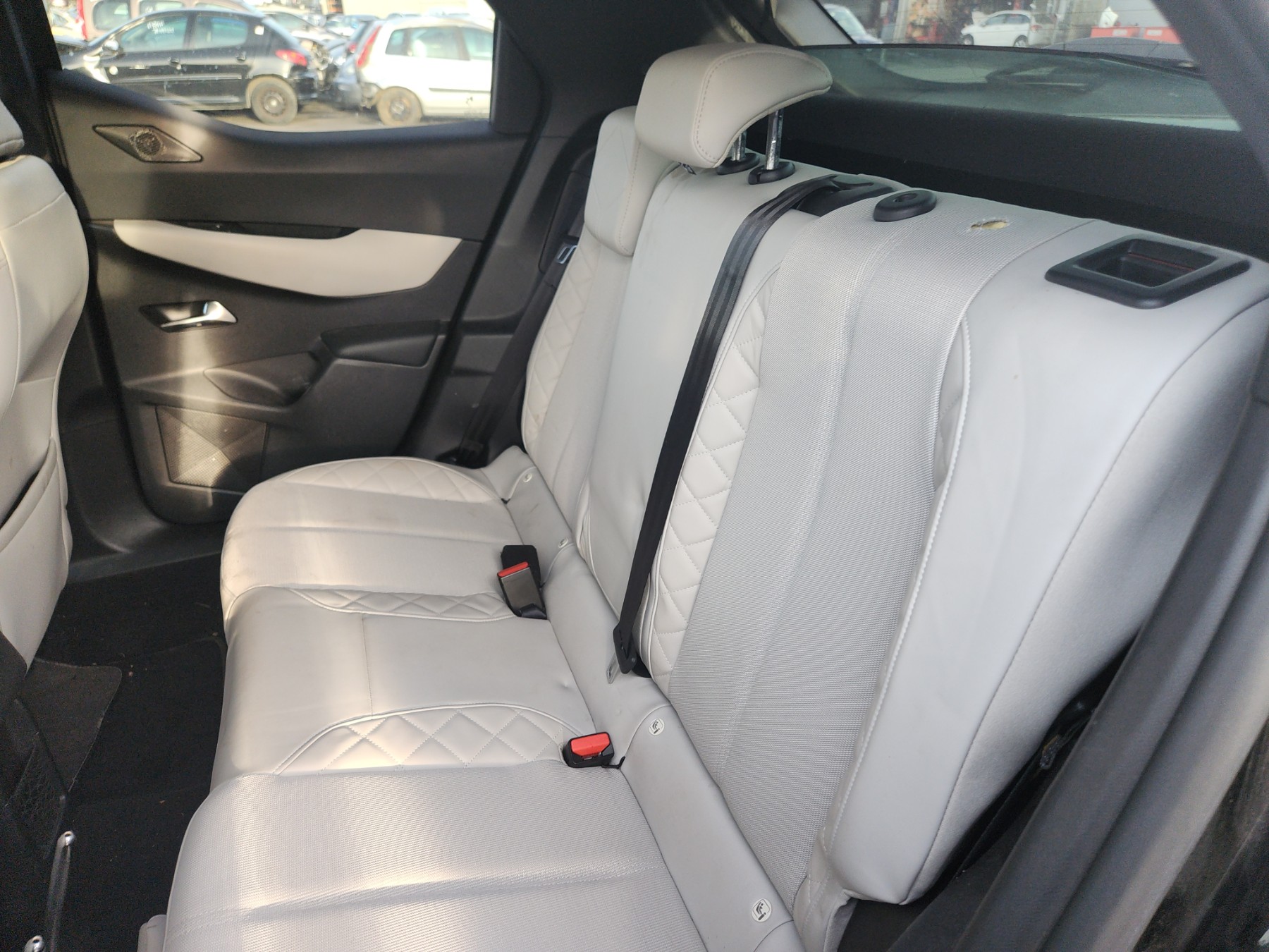 Appui tete avant pour DS DS3 CROSSBACK Appui tete avant pour DS DS3 CROSSBACK
